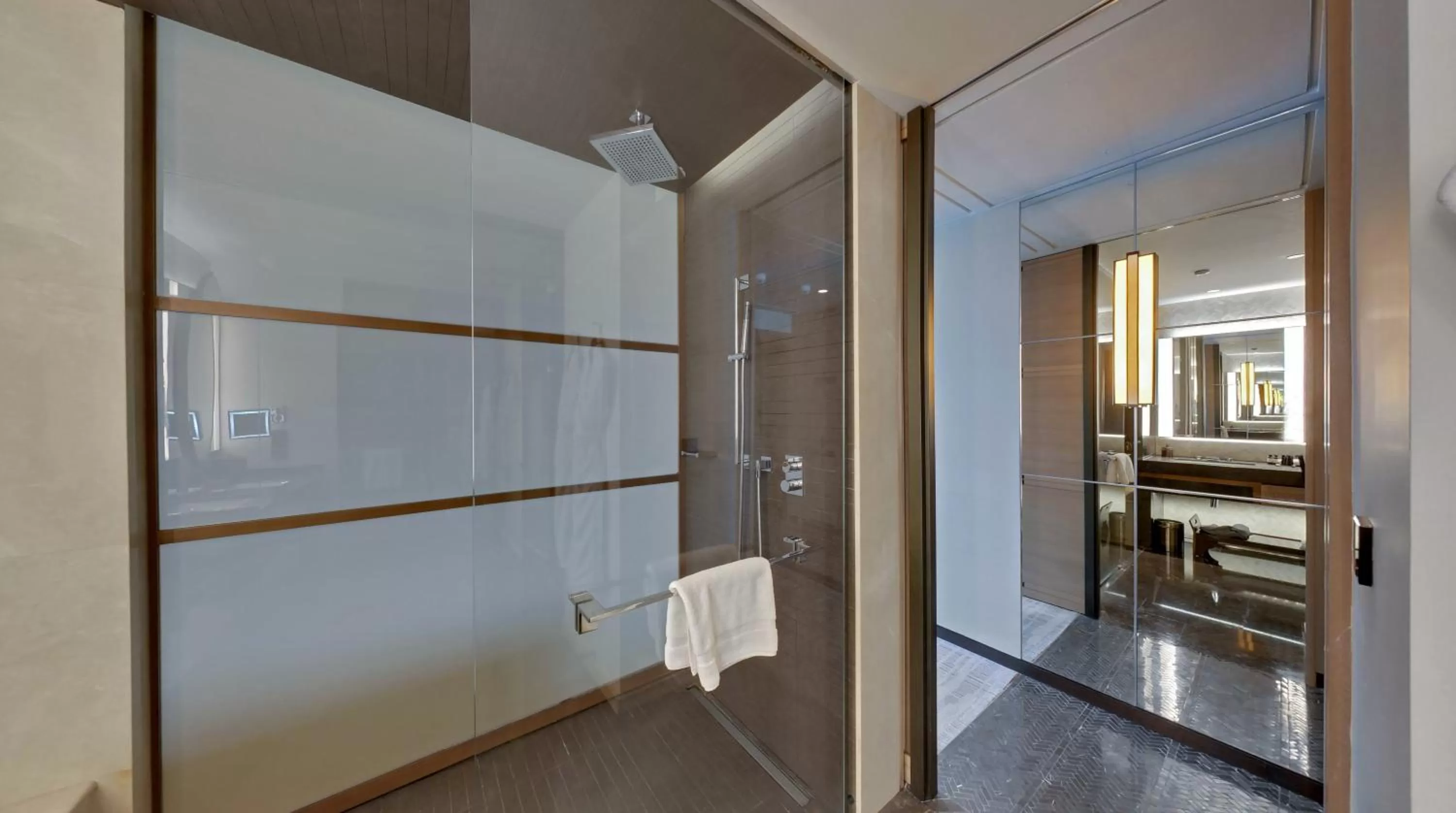 Shower in Fairmont Quasar Istanbul Hotel