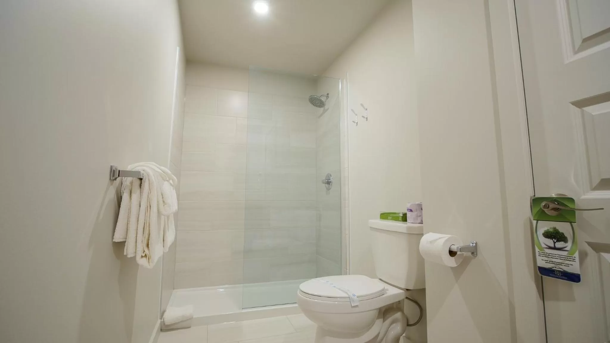 Shower in Riôtel Carleton-sur-Mer