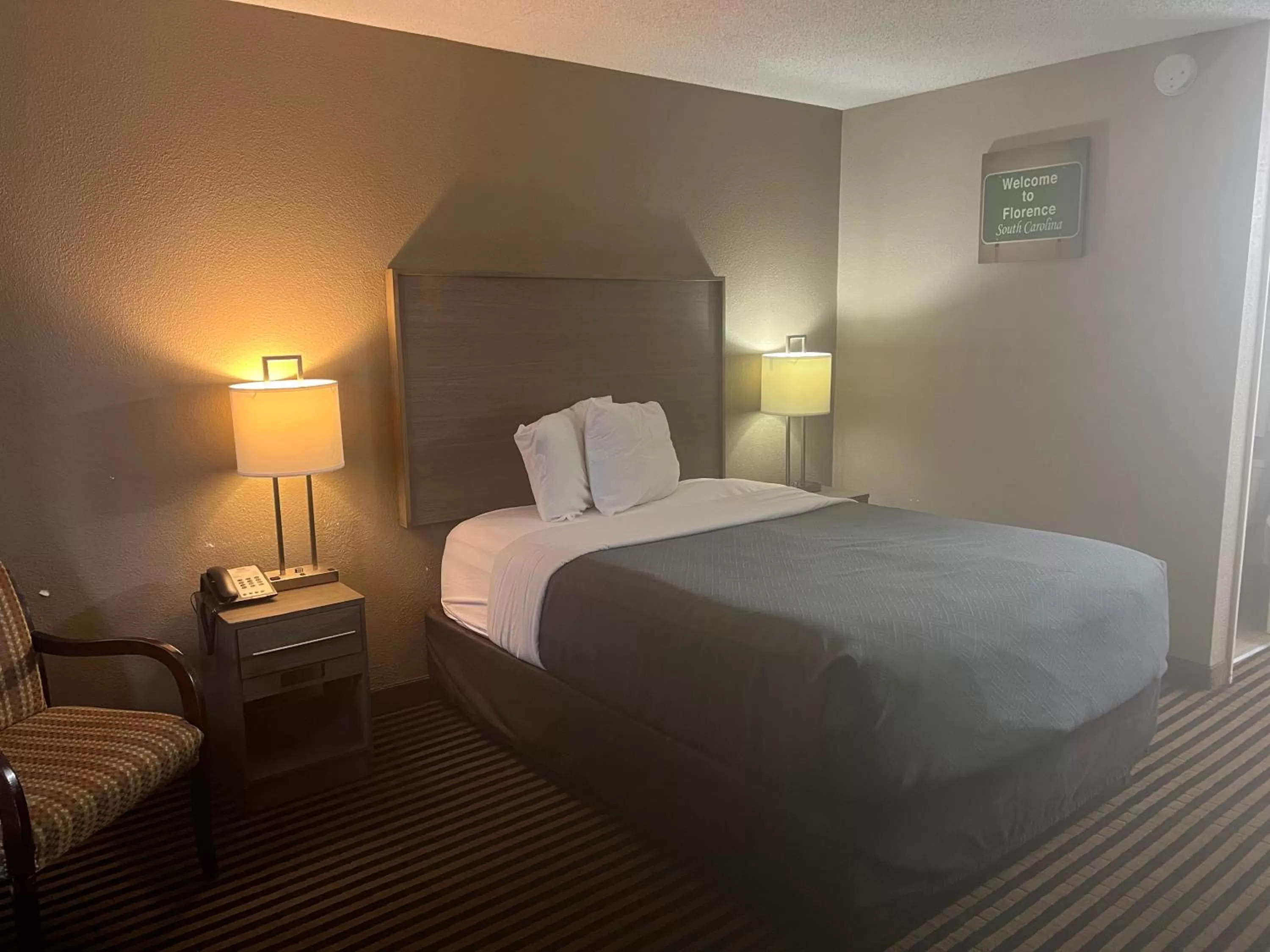 Bed in Econo Lodge Florence - Darlington