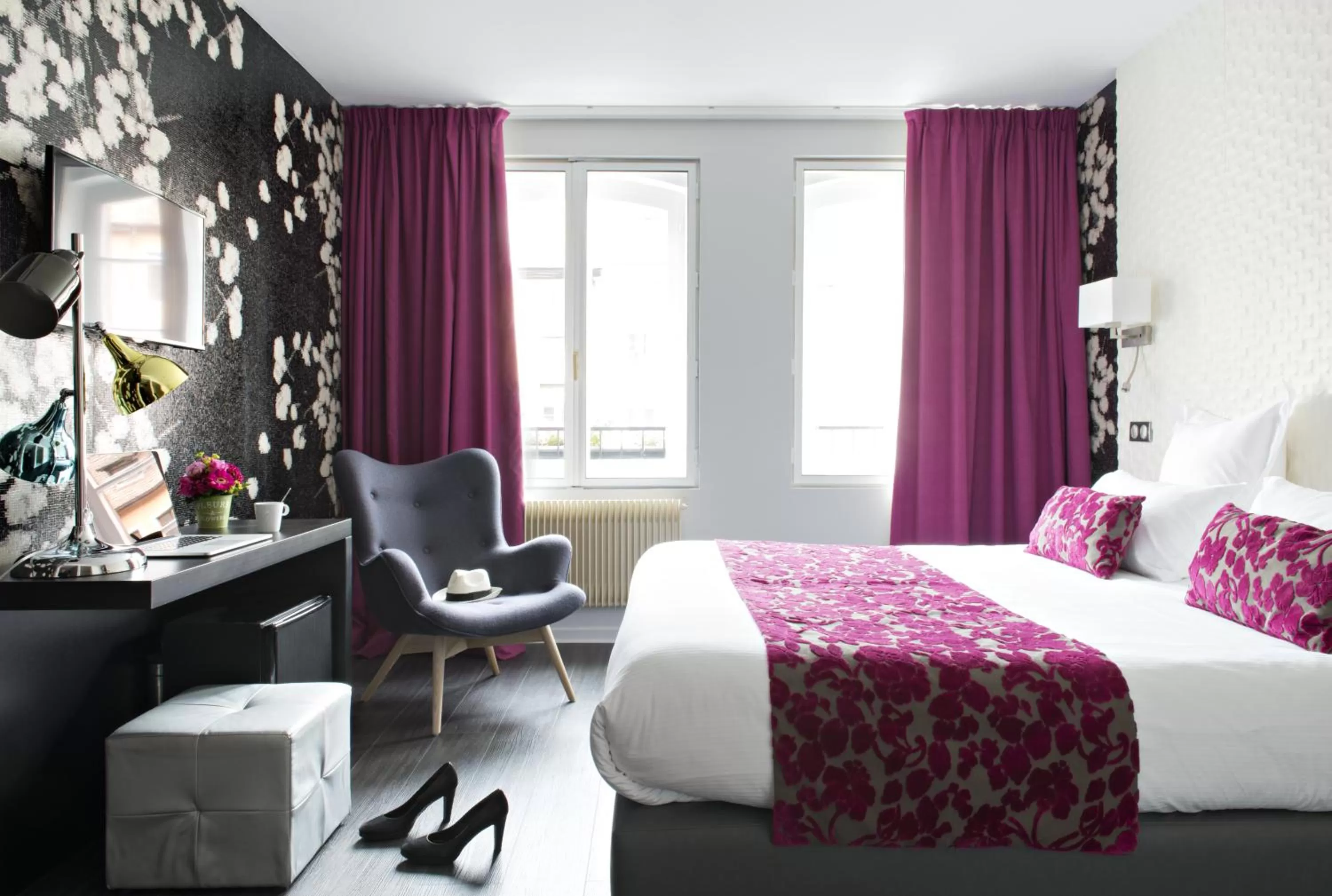 Photo of the whole room, Bed in Hôtel Le Rohan, centre Cathédrale