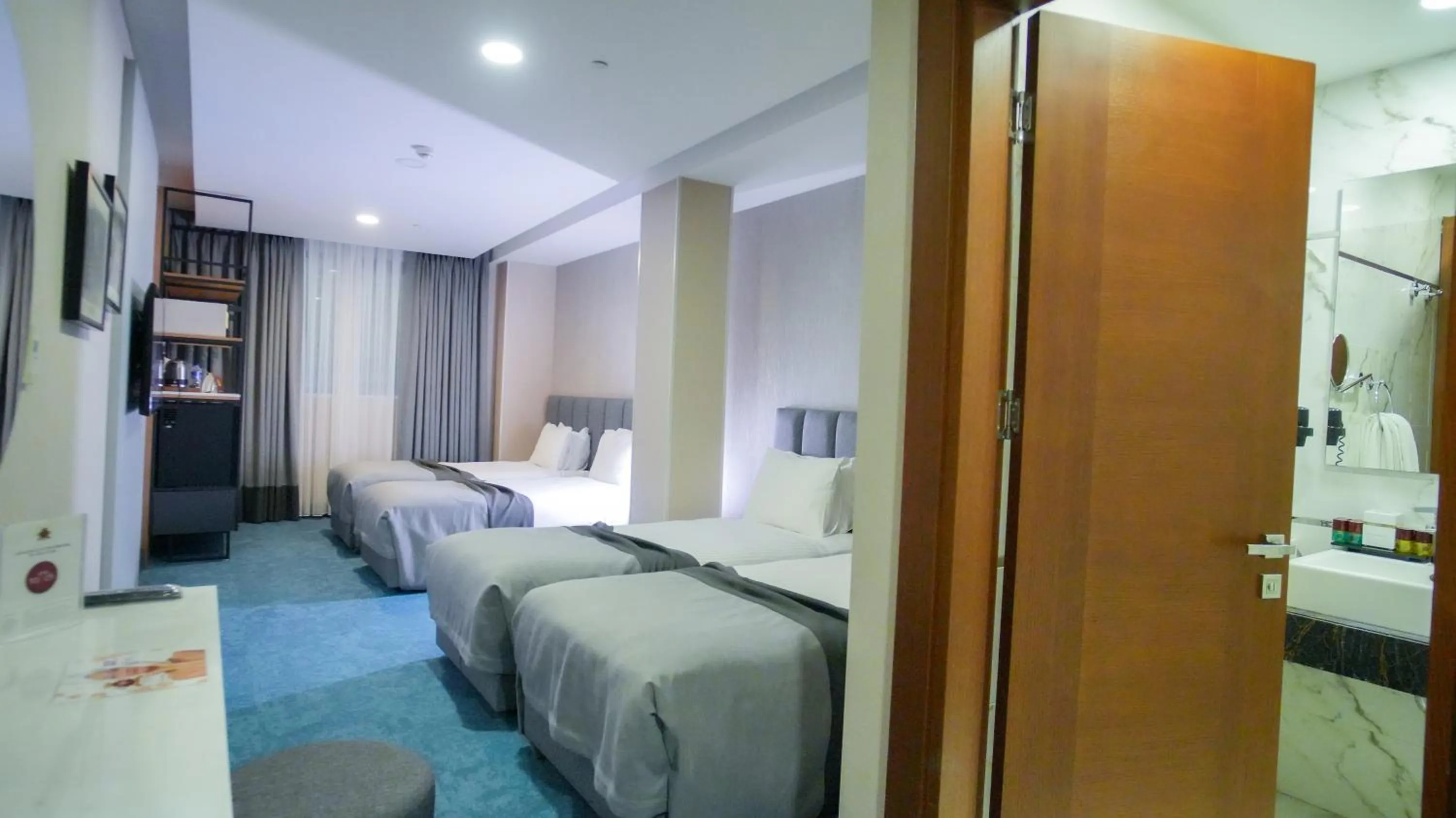 Toilet, Bed in Dosso Dossi Hotels Old City