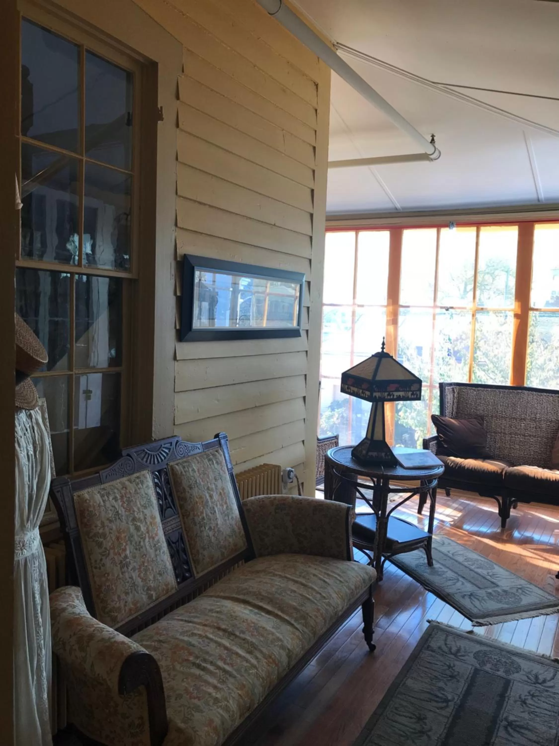 Communal lounge/ TV room in Elaine's Cape May Boutique Hotel