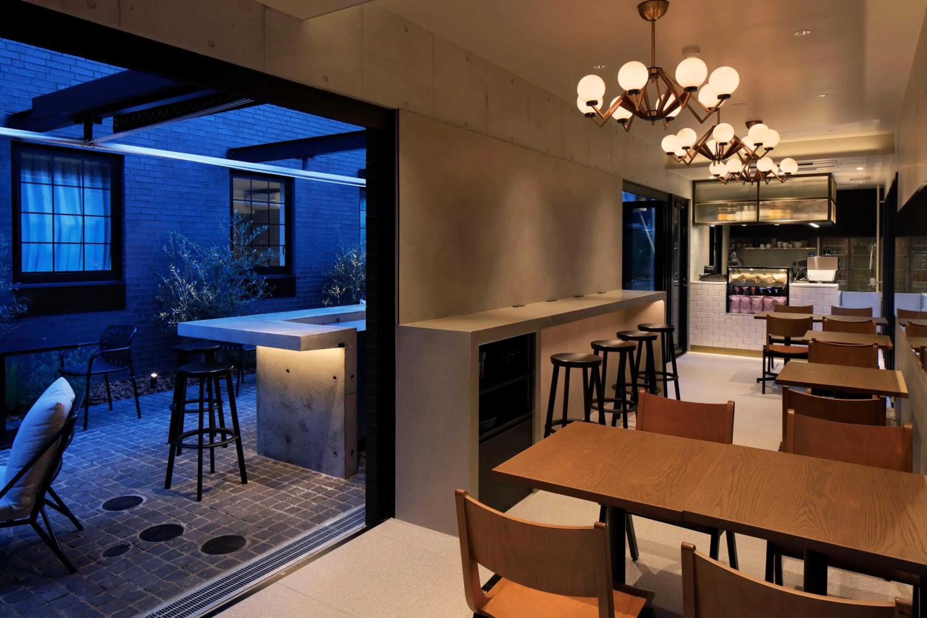 Restaurant/places to eat in HOTEL CEN