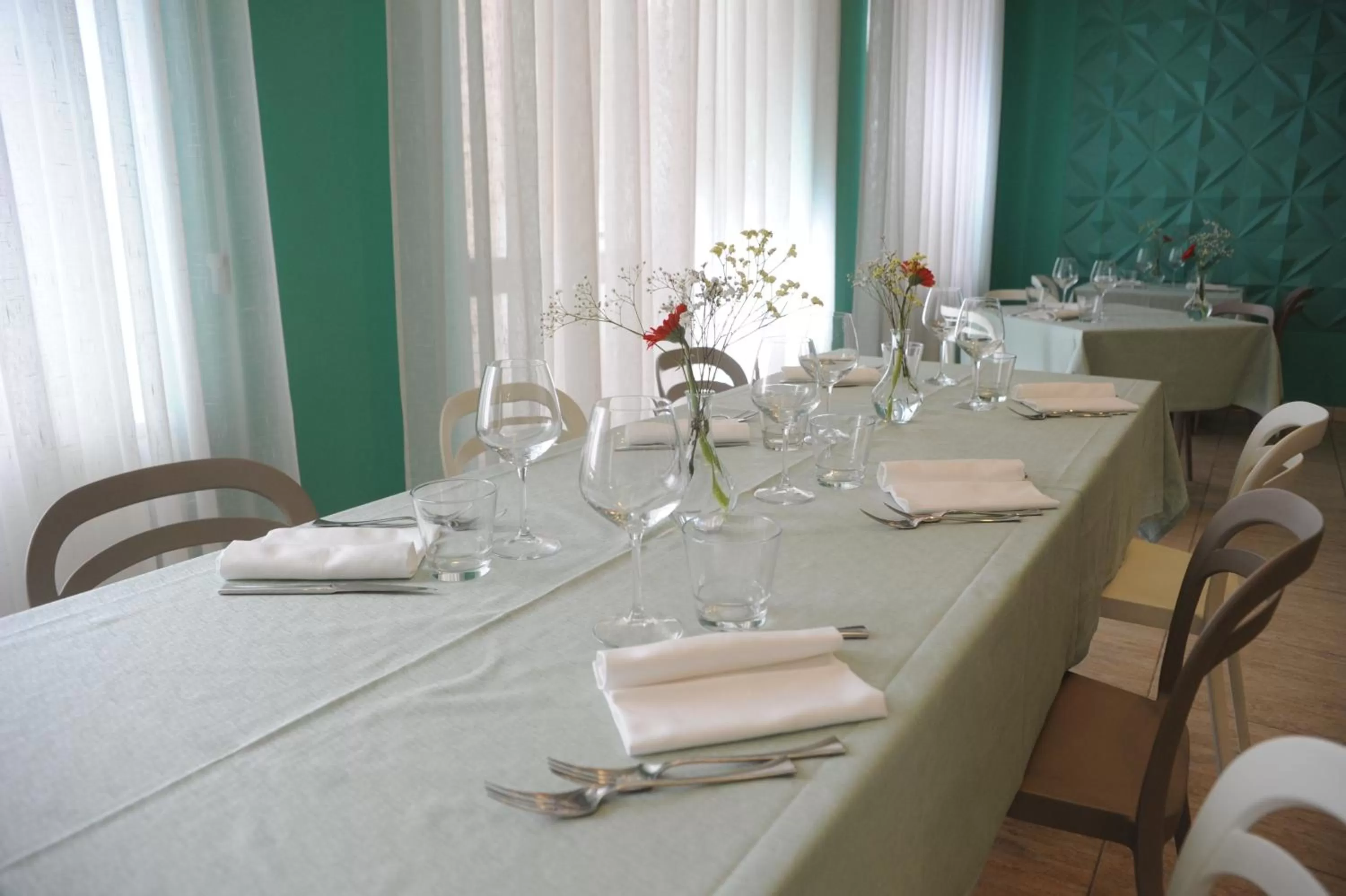 Restaurant/places to eat in GG8 Hotel & Suite SPA