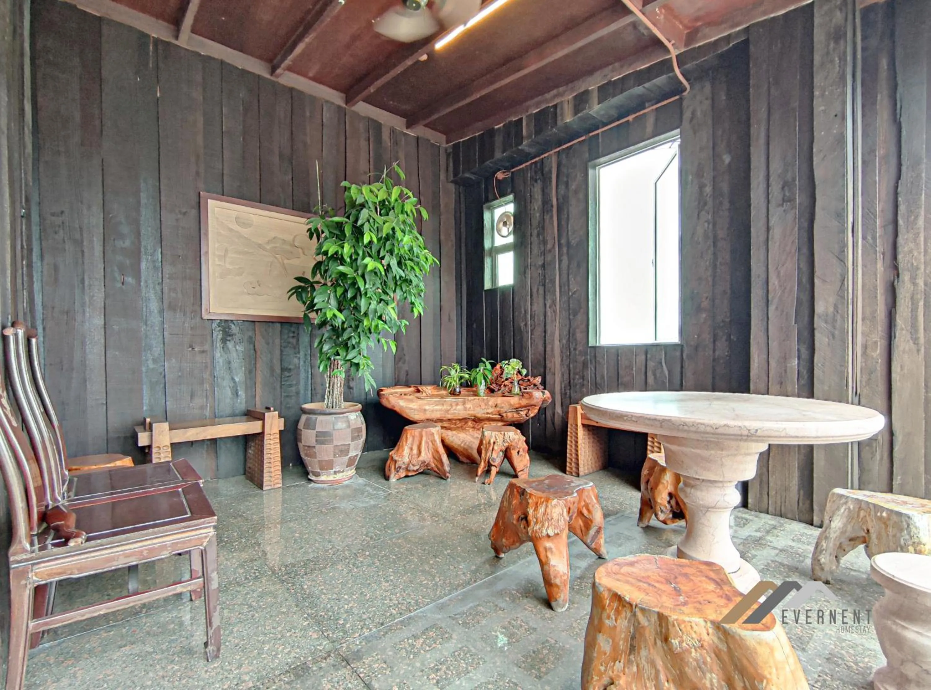 Seating area in Mciti Suites by Evernent