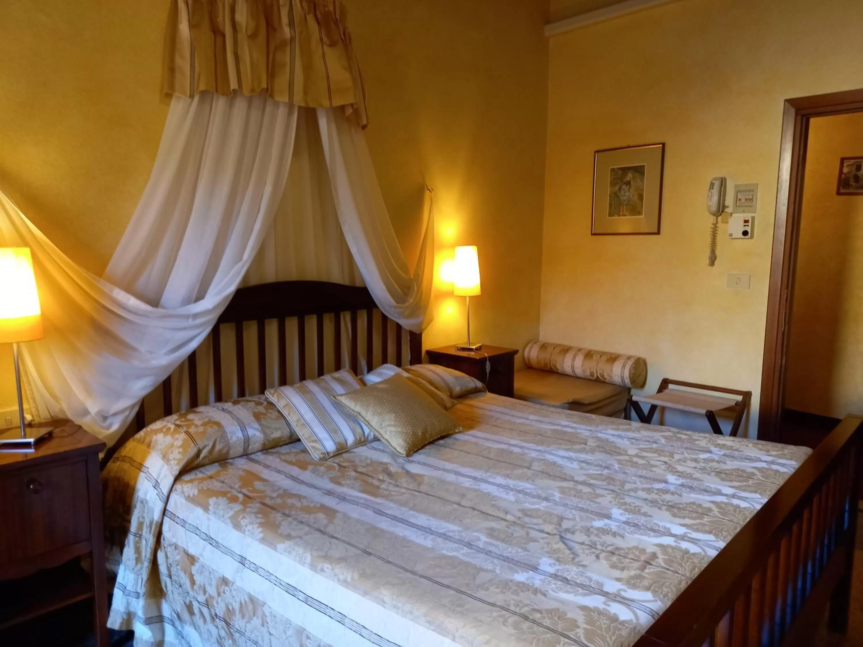 Bed in Hotel Tourist House