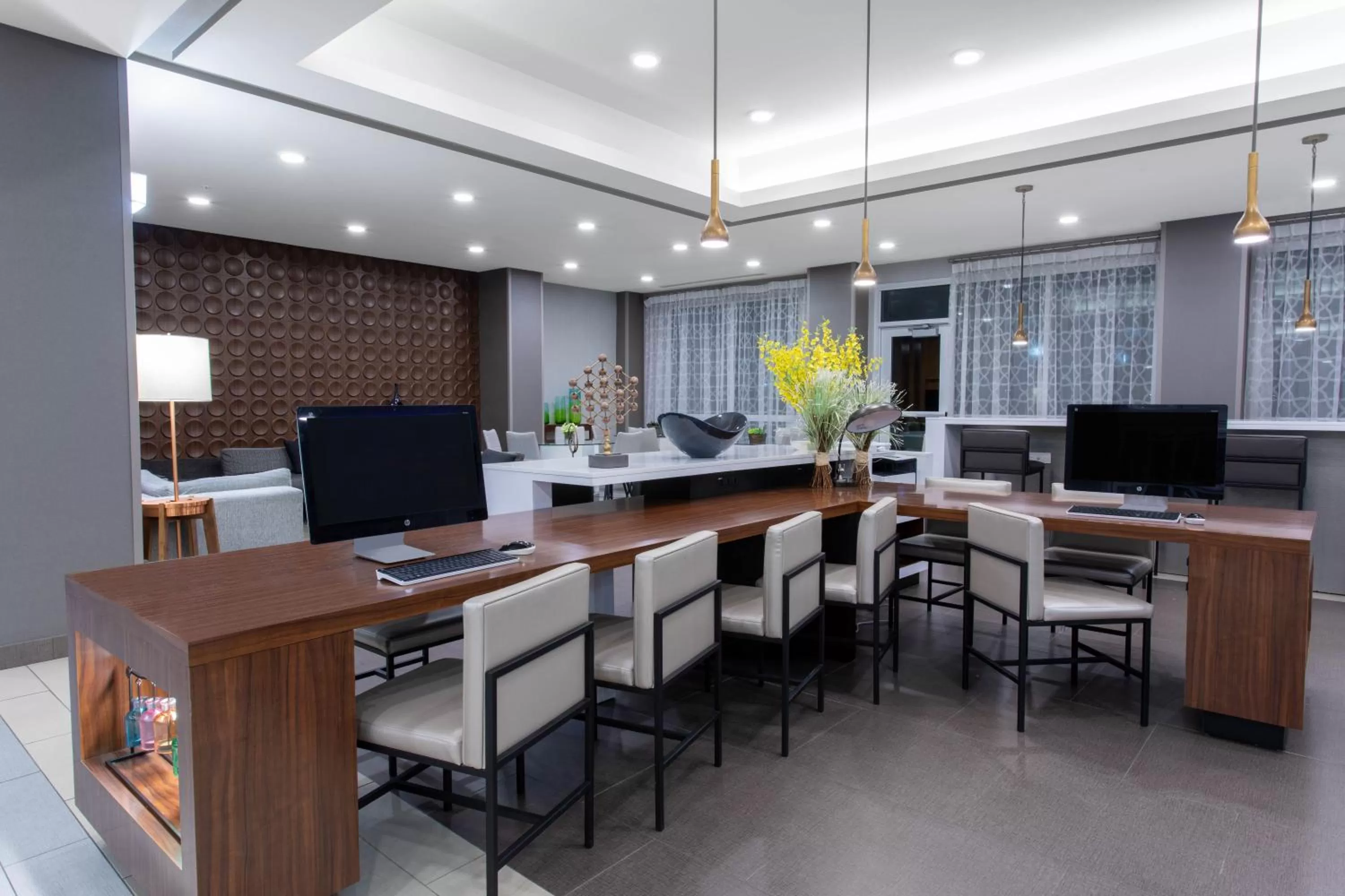 Communal lounge/ TV room in Hawthorn Extended Stay by Wyndham Loveland