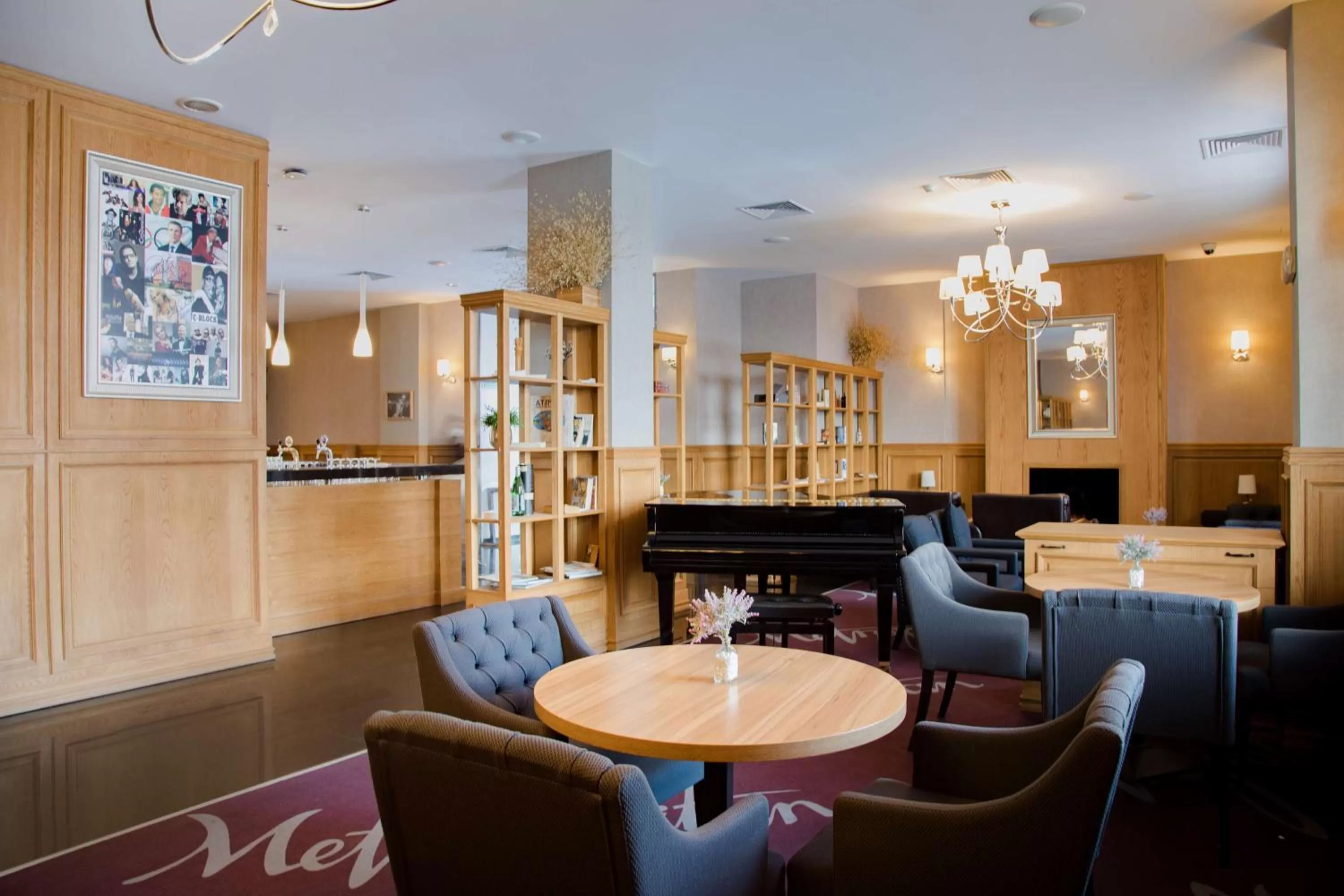 Lounge or bar in Metropolitan Hotel Sofia, a member of Radisson Individuals