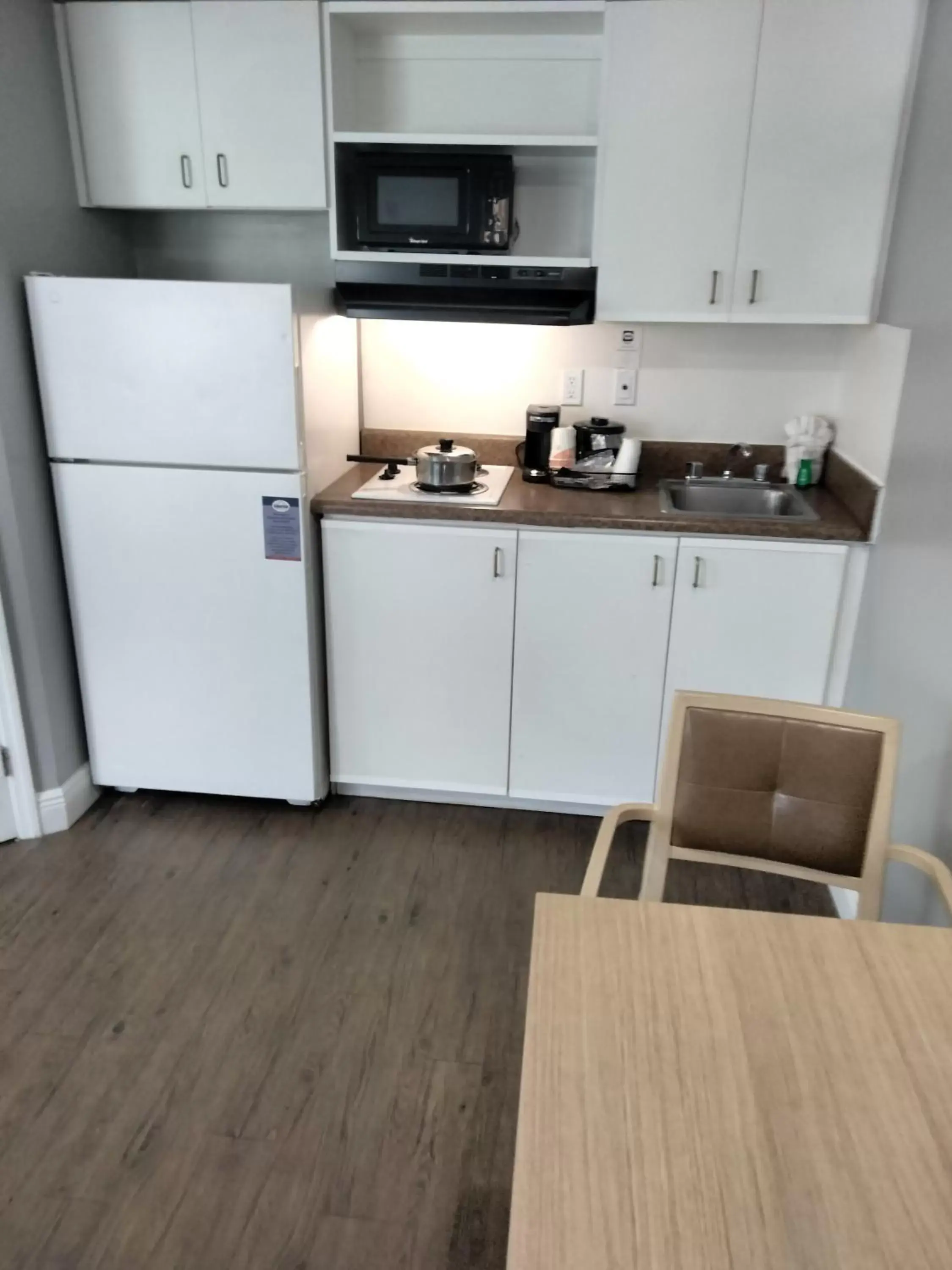 Efficiency King Room - Accessible/Non-Smoking in Suburban Studios Stuart near Federal Hwy 1 Efficiency King Room - Accessible/Non-Smoking in Suburban Studios Stuart near Federal Hwy 1