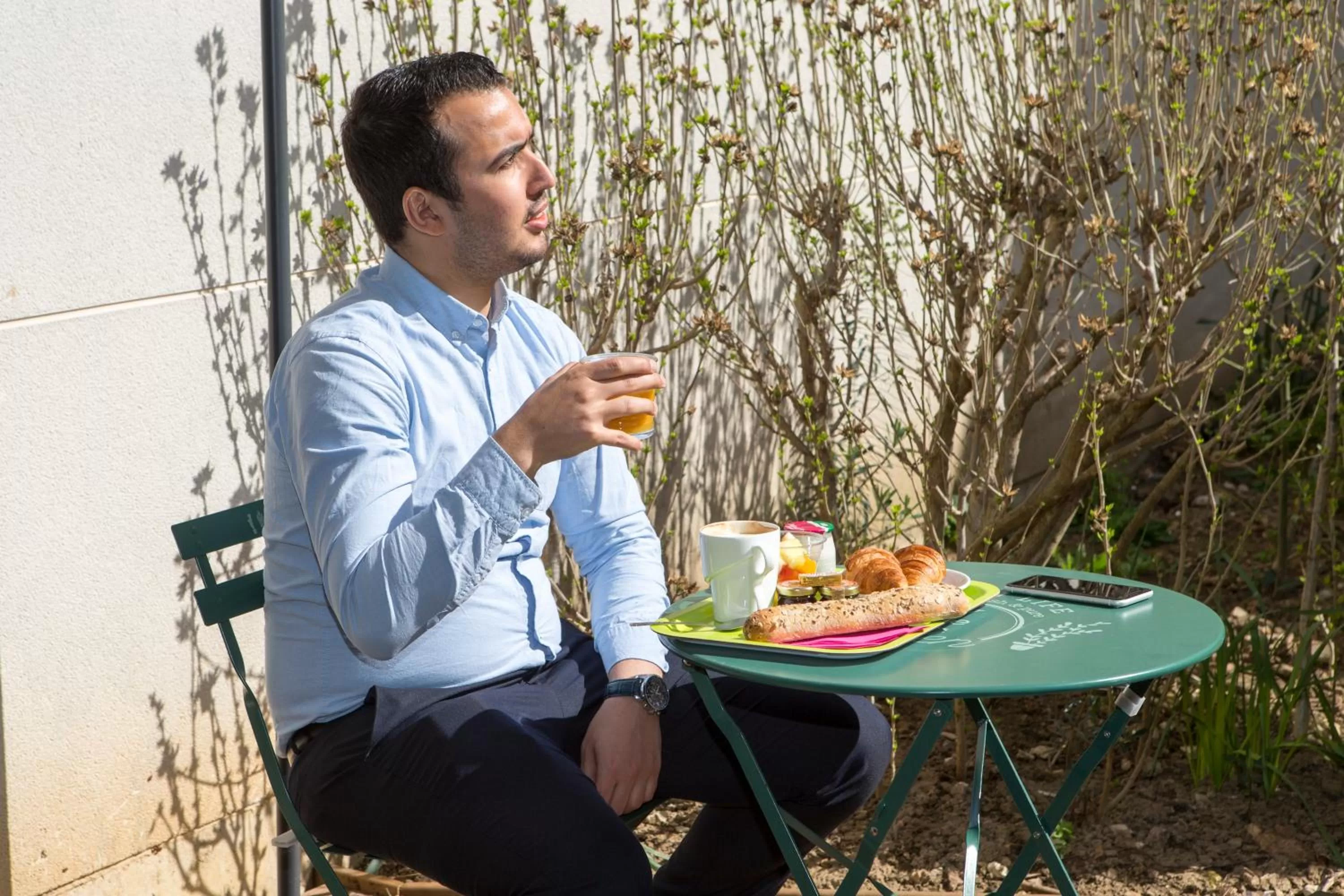 People in HOTEL DE PARIS MONTPARNASSE