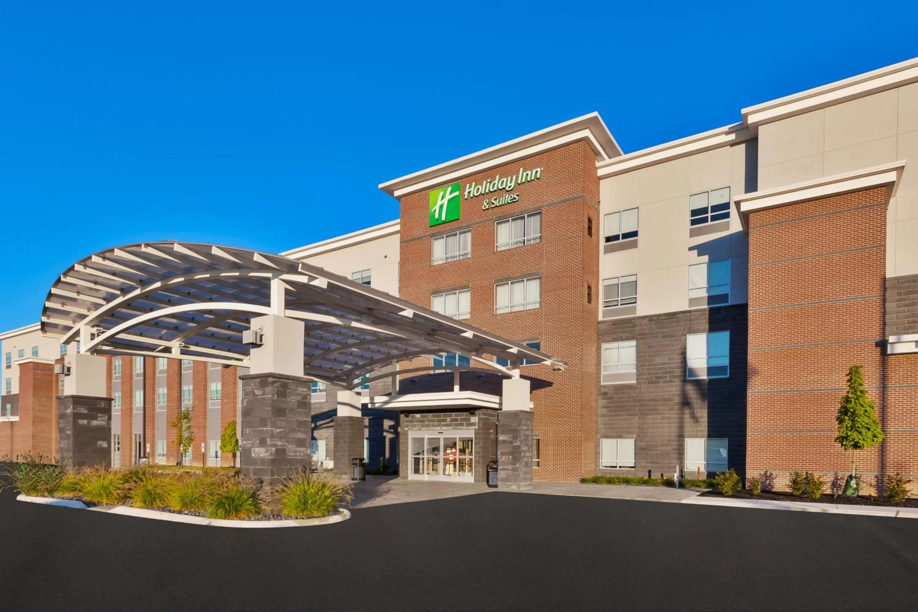 Property building in Holiday Inn & Suites - Toledo Southwest - Perrysburg by IHG