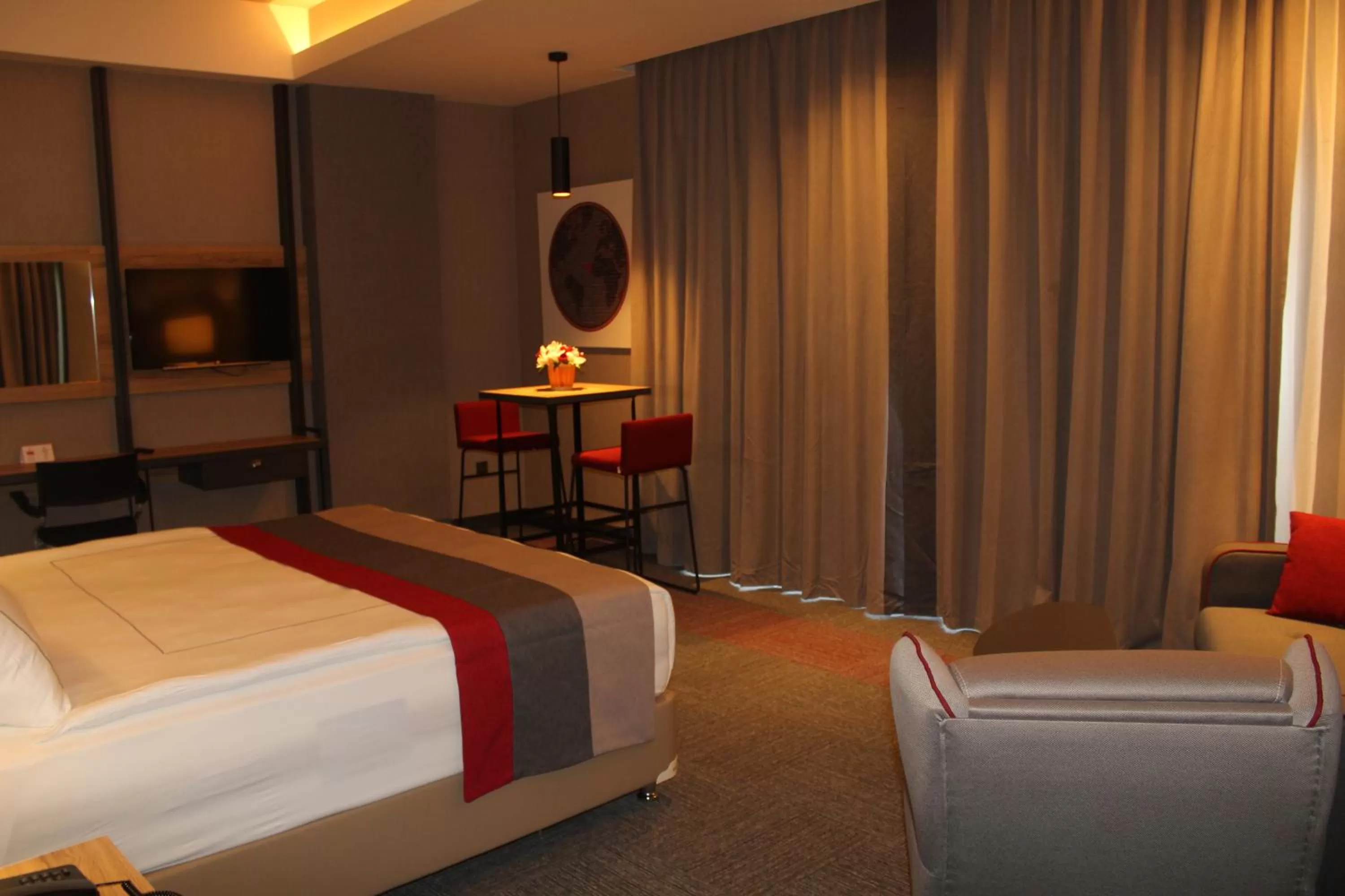 Seating area, Bed in Ramada By Wyndham Tire