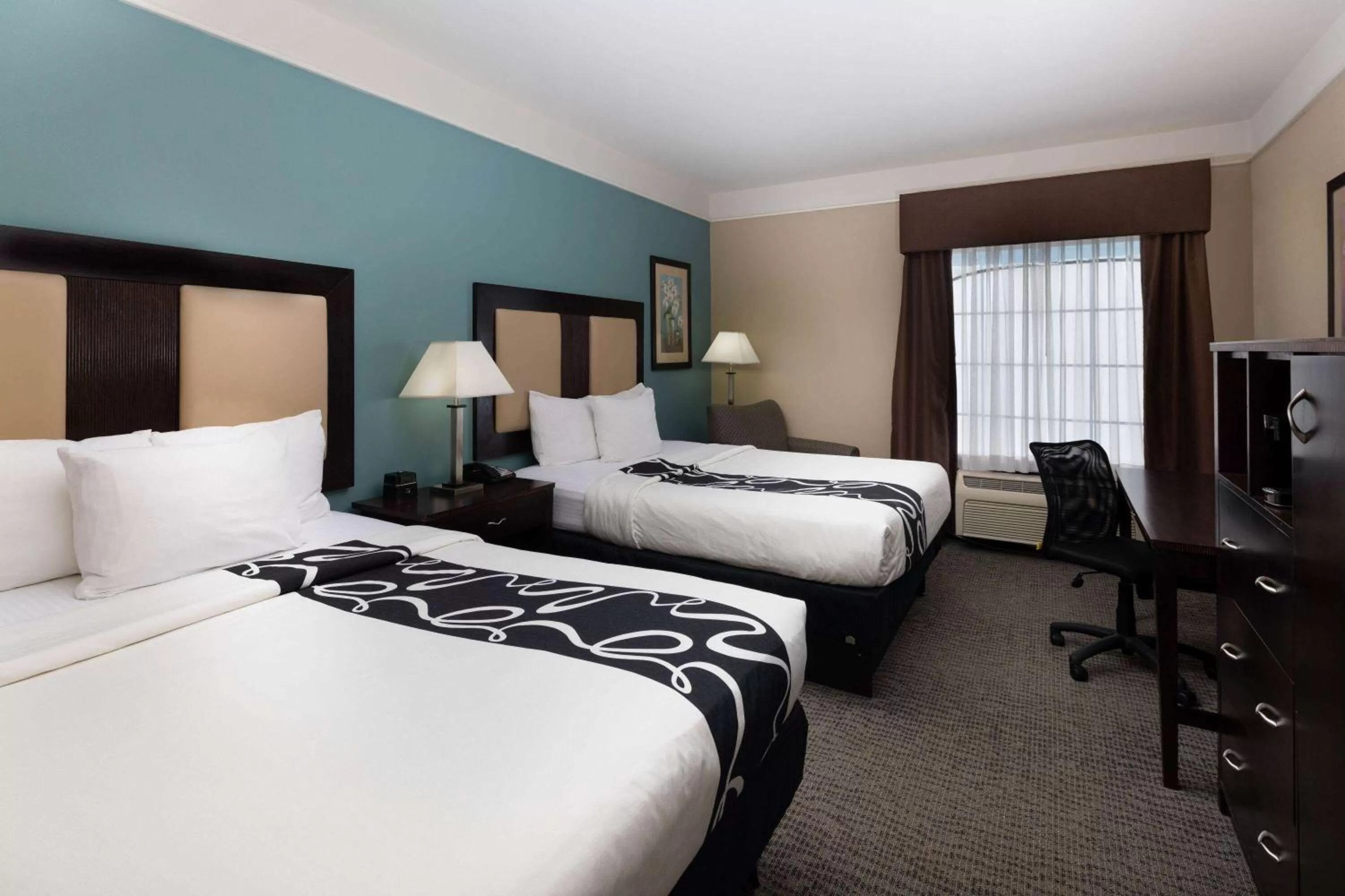 Photo of the whole room, Bed in La Quinta by Wyndham Savannah Airport - Pooler