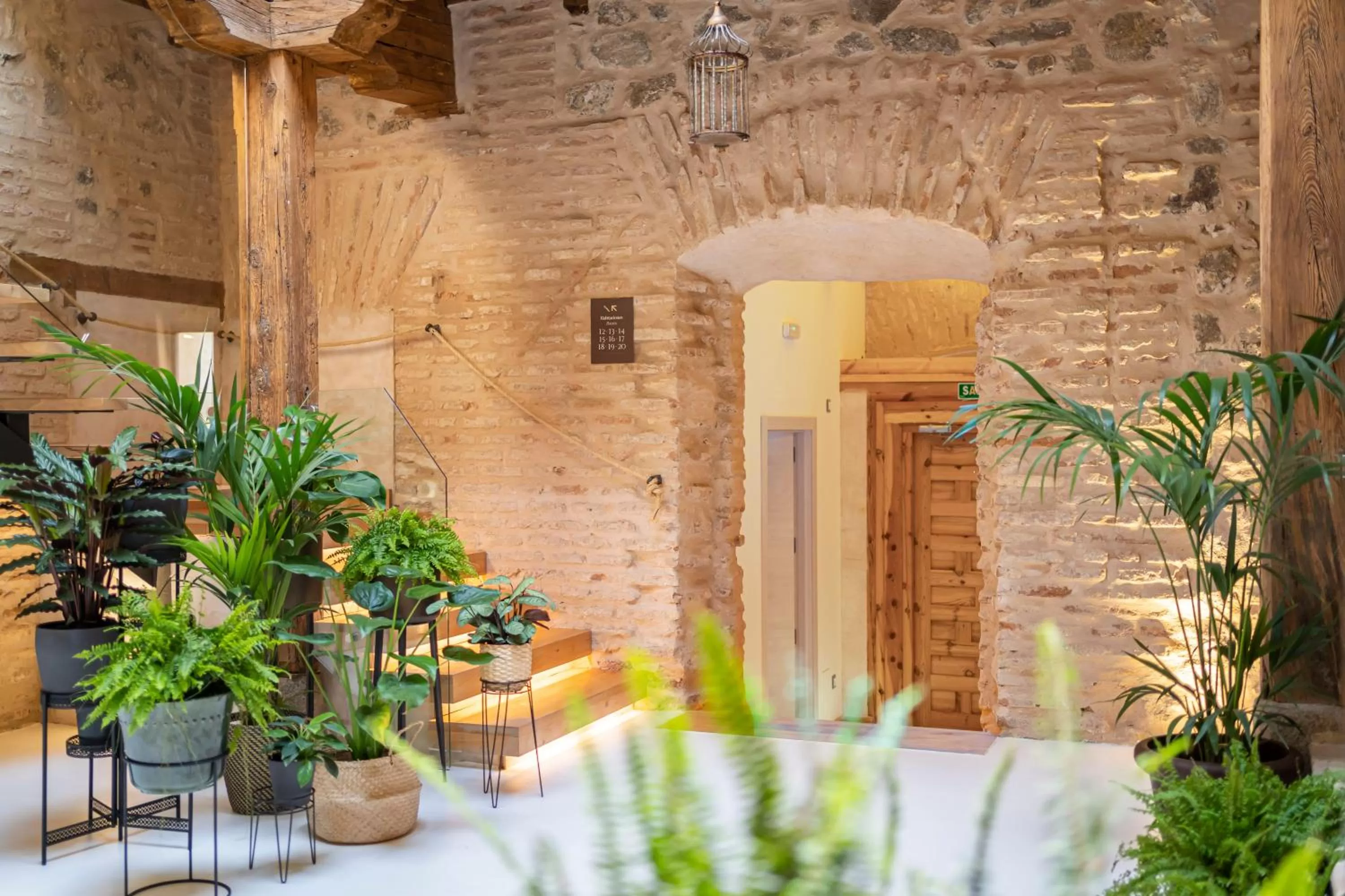 Property building in Dobo Azacanes Hostal