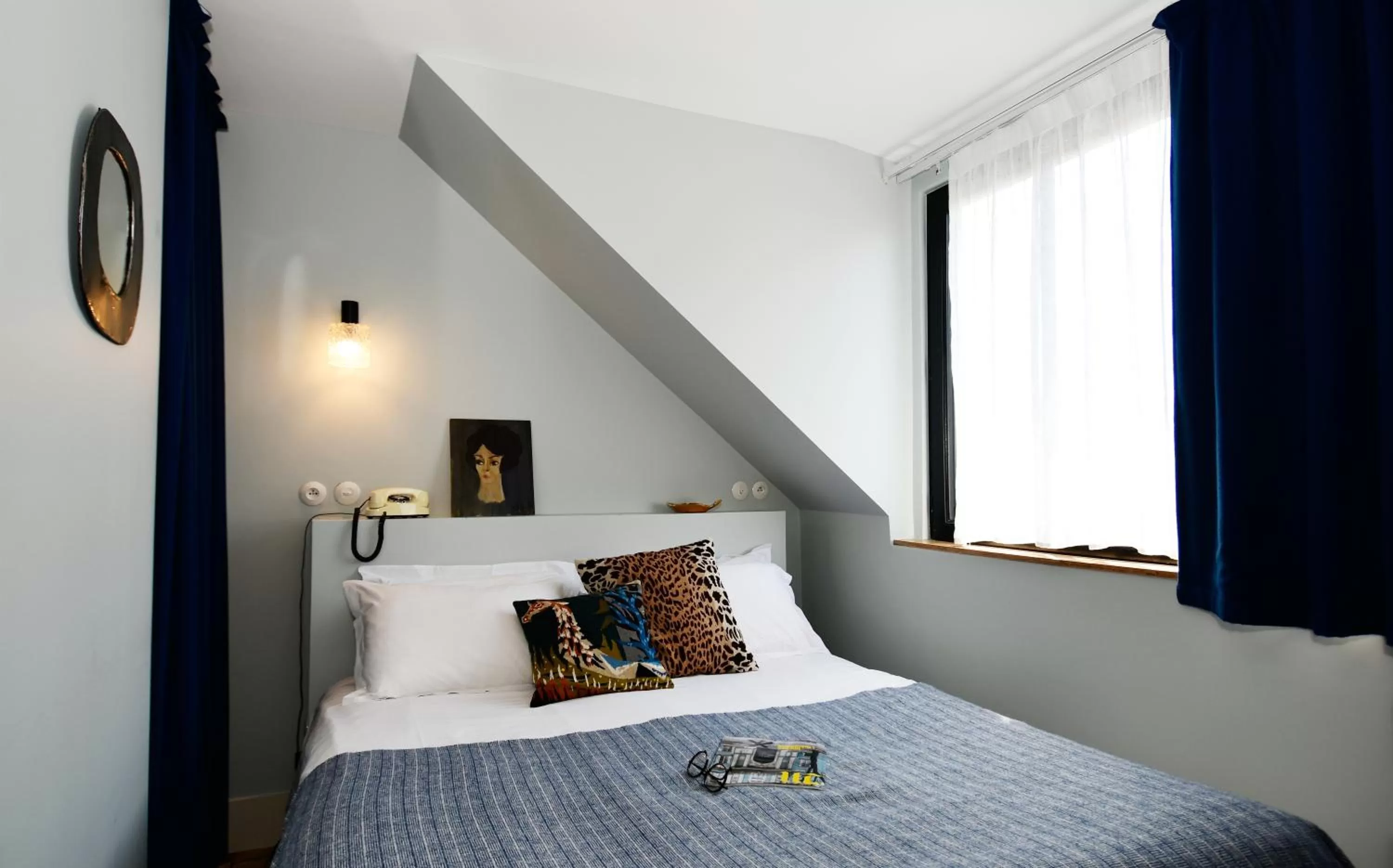 Bed in Hotel Les Pilotes