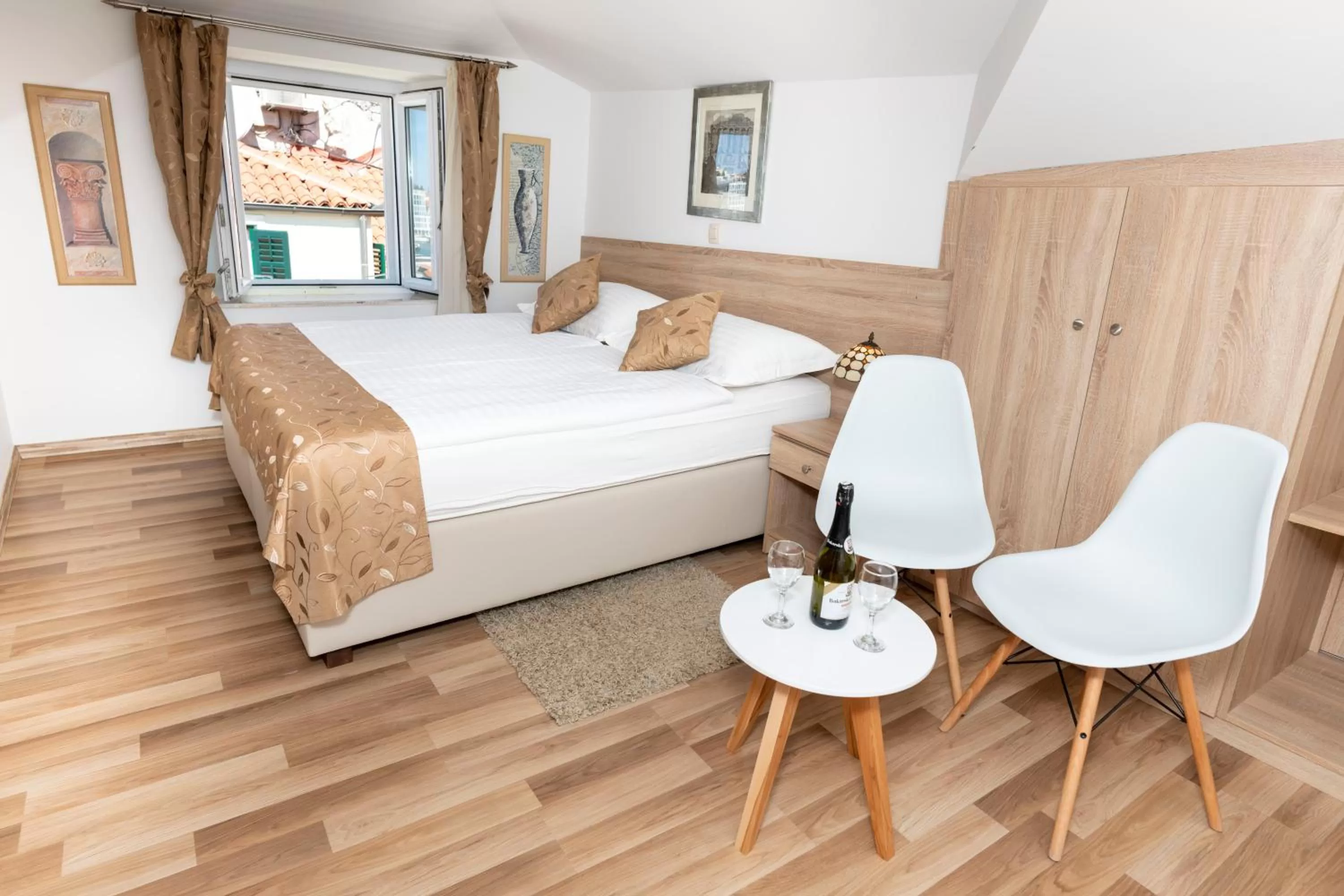 Bedroom, Bed in Deluxe Collection Hotel Kastel - Depadanse