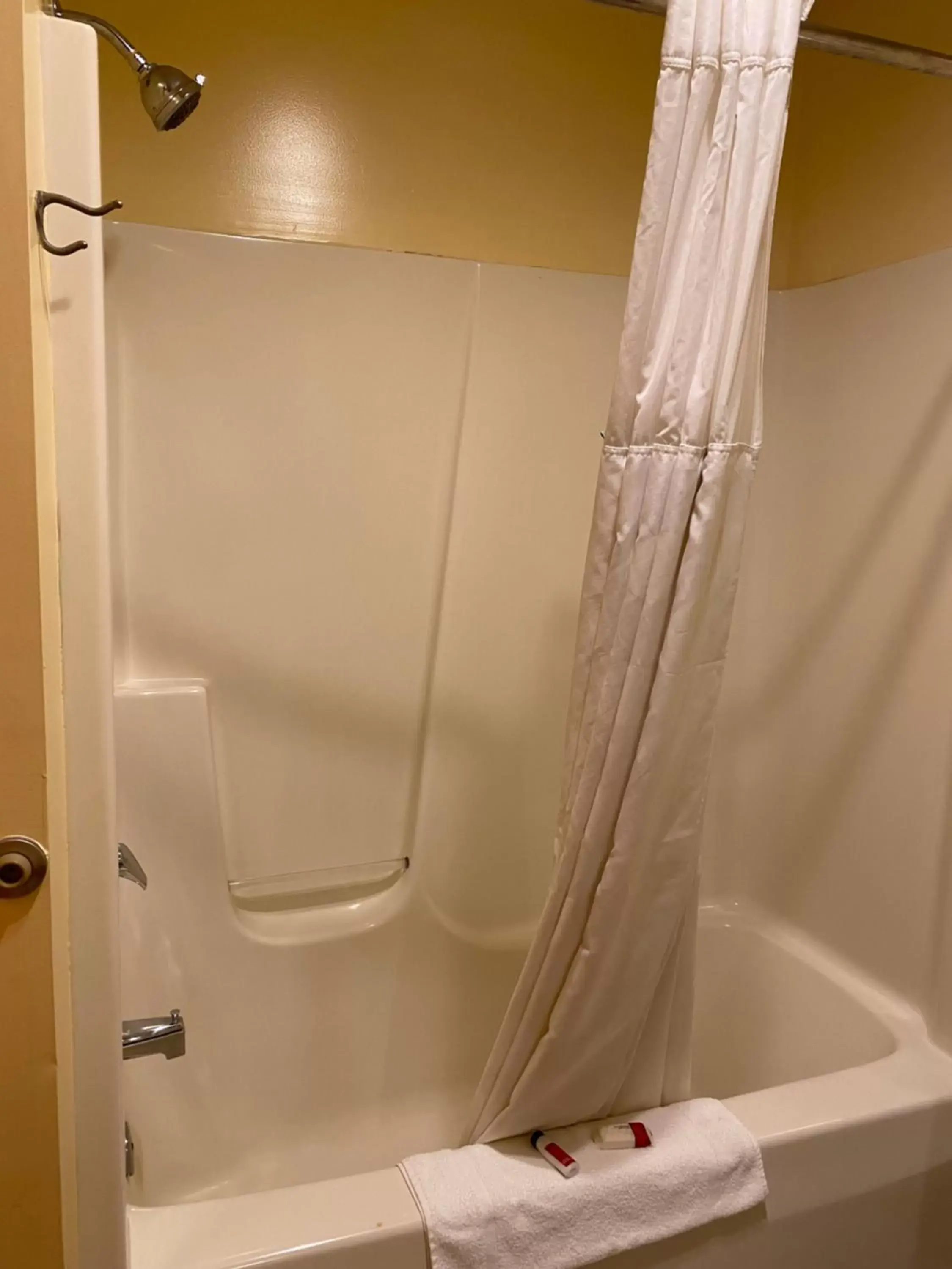 Double Room with Two Double Beds - Smoking in Knights Inn & Suites Dublin Double Room with Two Double Beds - Smoking in Knights Inn & Suites Dublin