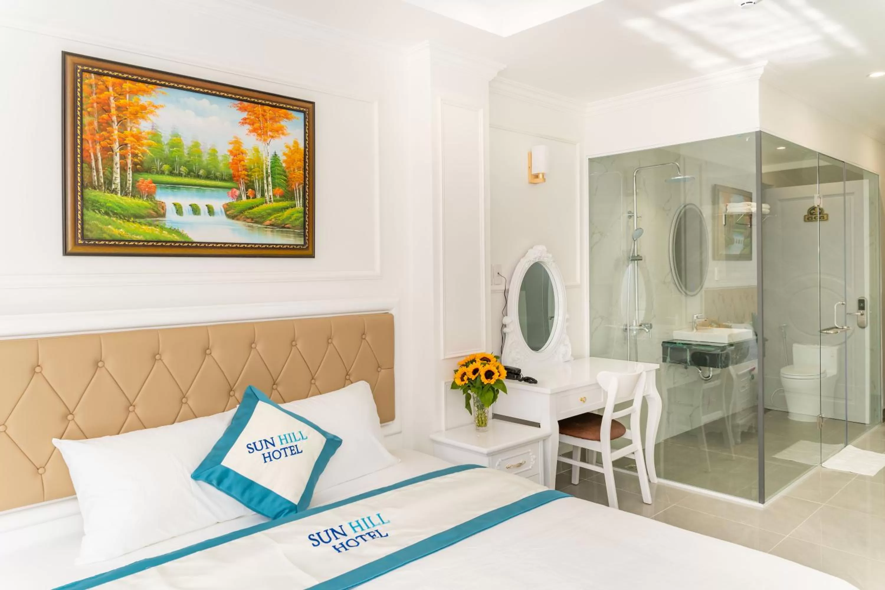 Bedroom, Bed in Sun Hill Hotel