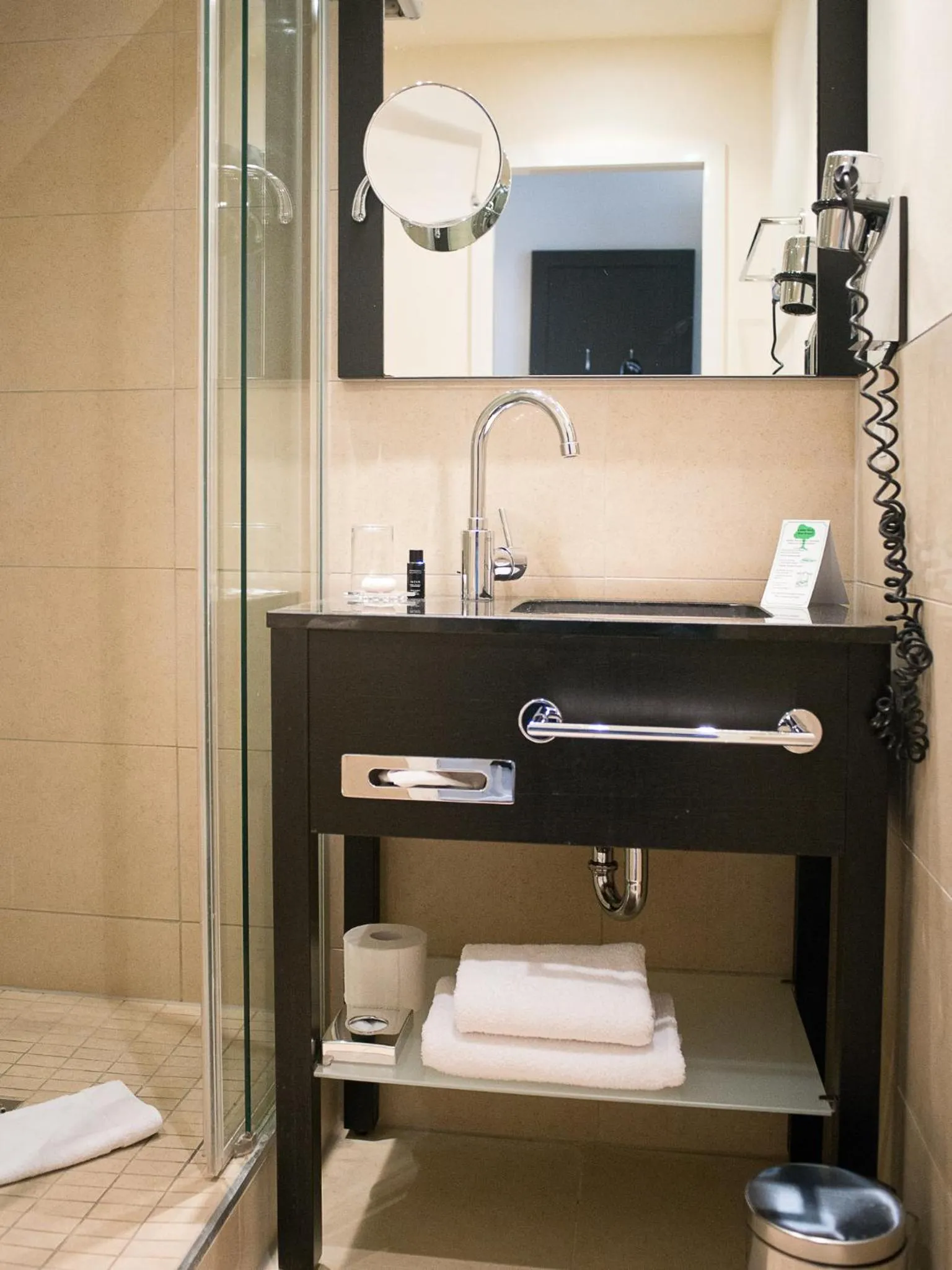 Shower in Hotel Victoria