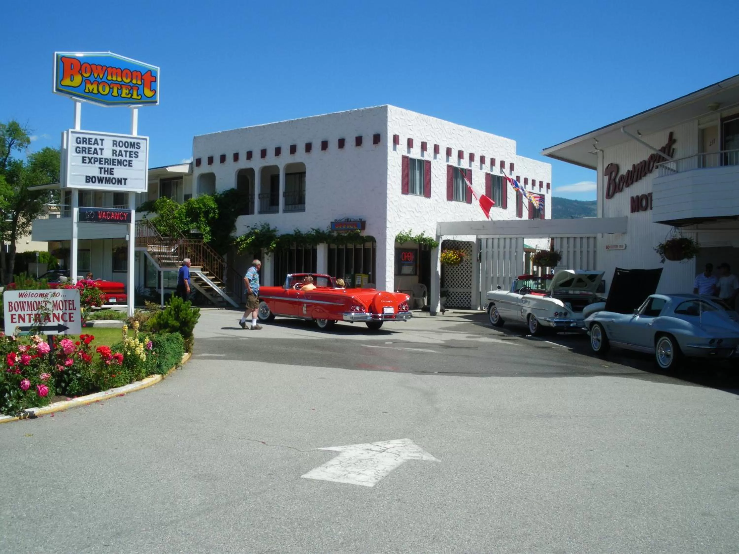 Facade/entrance in Bowmont Motel
