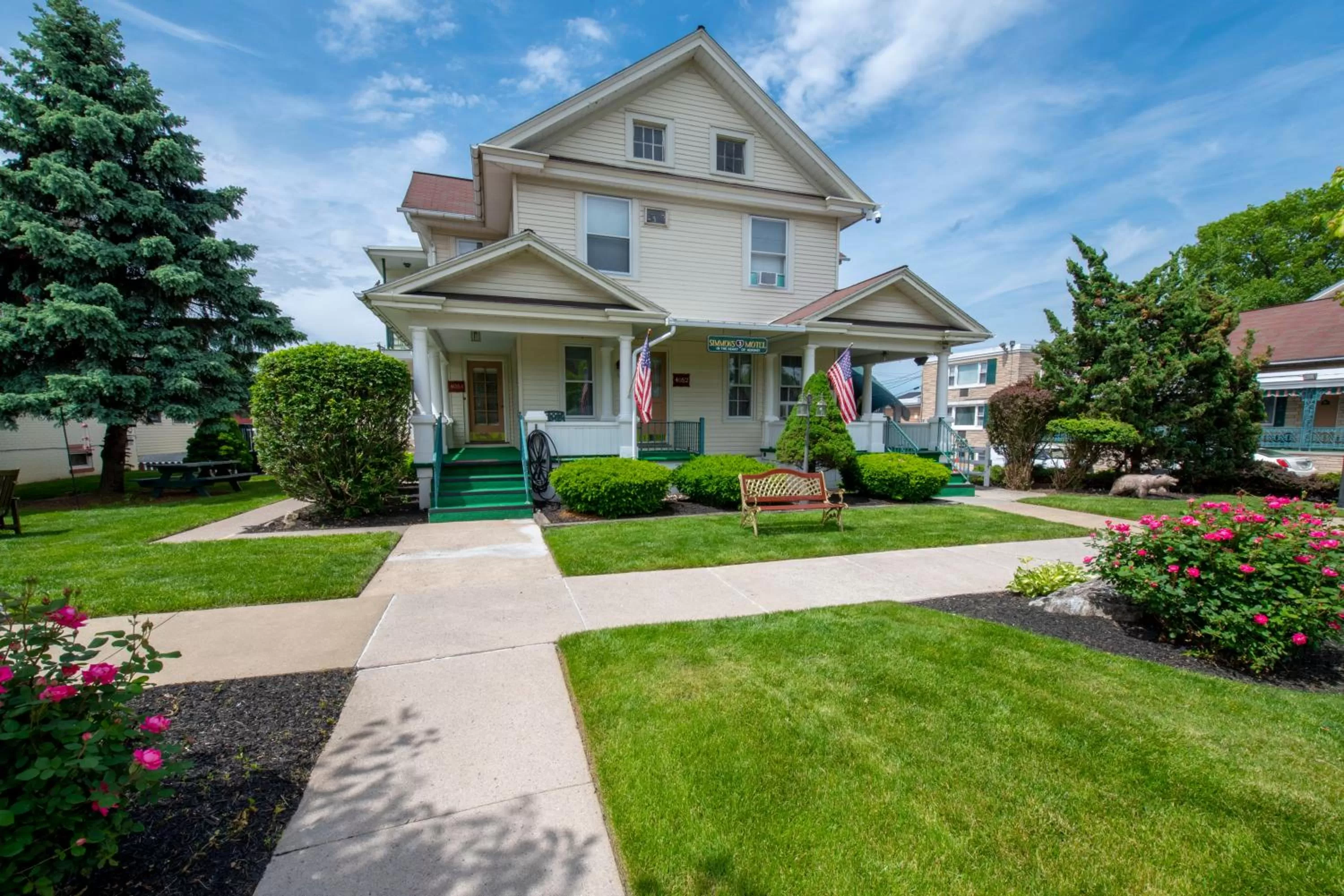 Property building in Simmons Motel and Suites