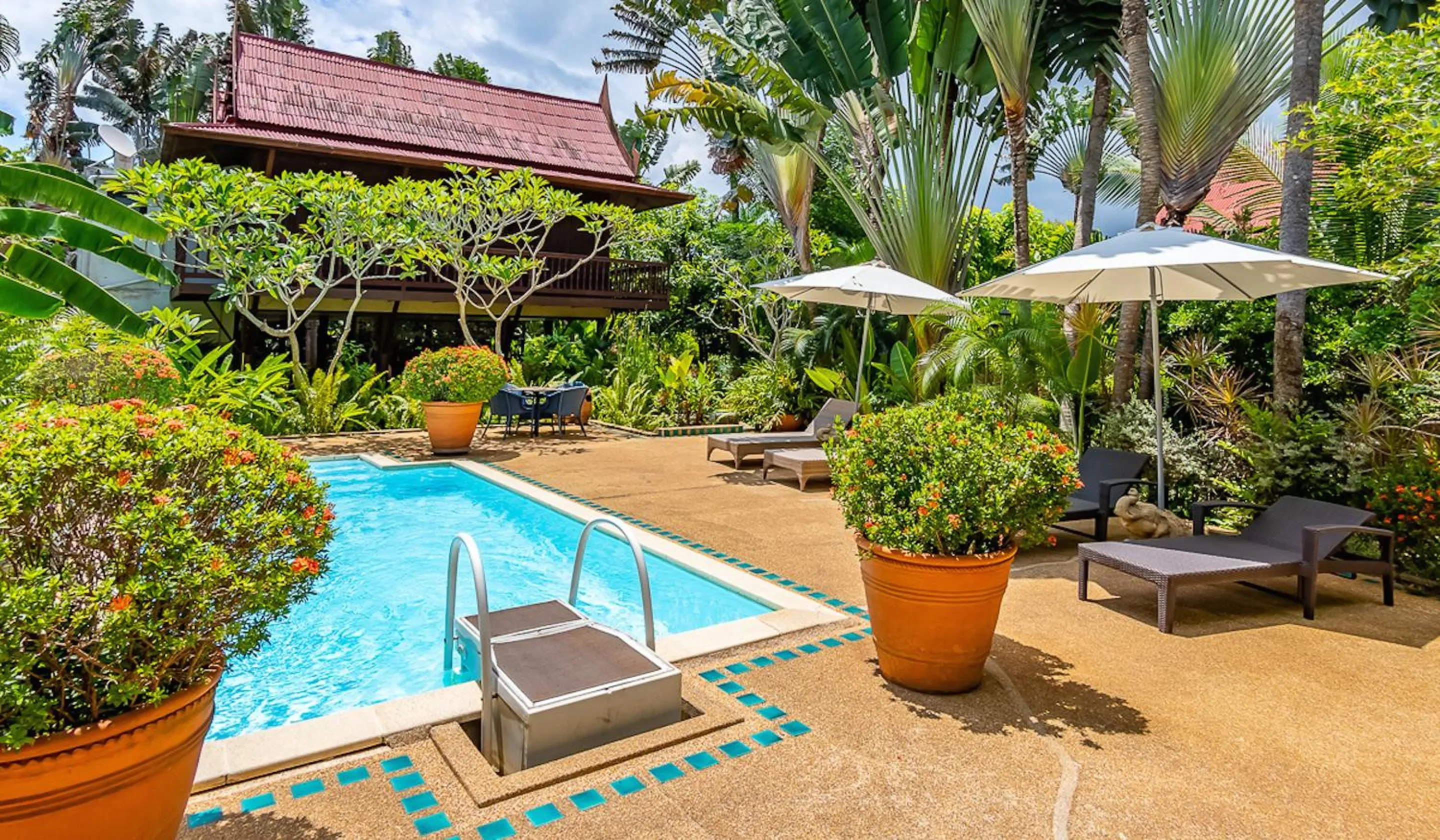 Swimming pool in Ban Kaew Villas