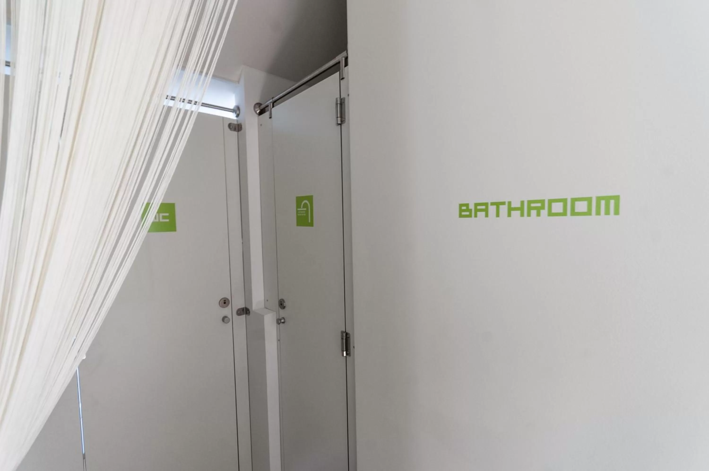 Shower in CUBE central rooms for 2