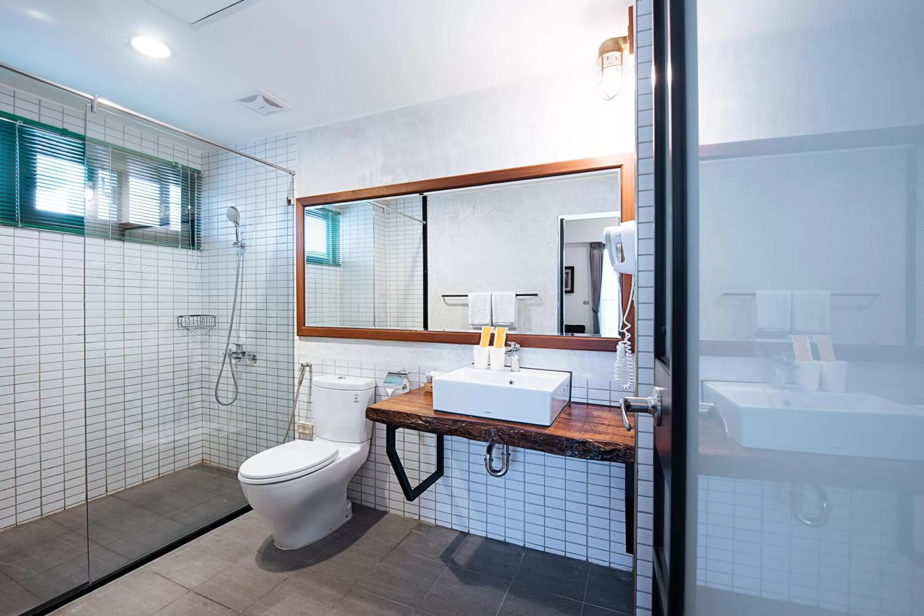 Shower in Chillax Inn B&B 恆春鬆塊民宿