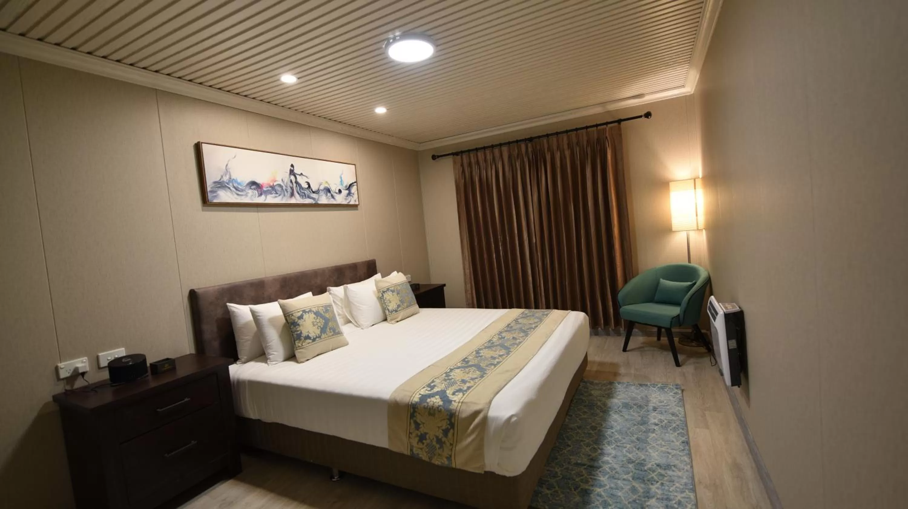 Photo of the whole room in Regal Residency