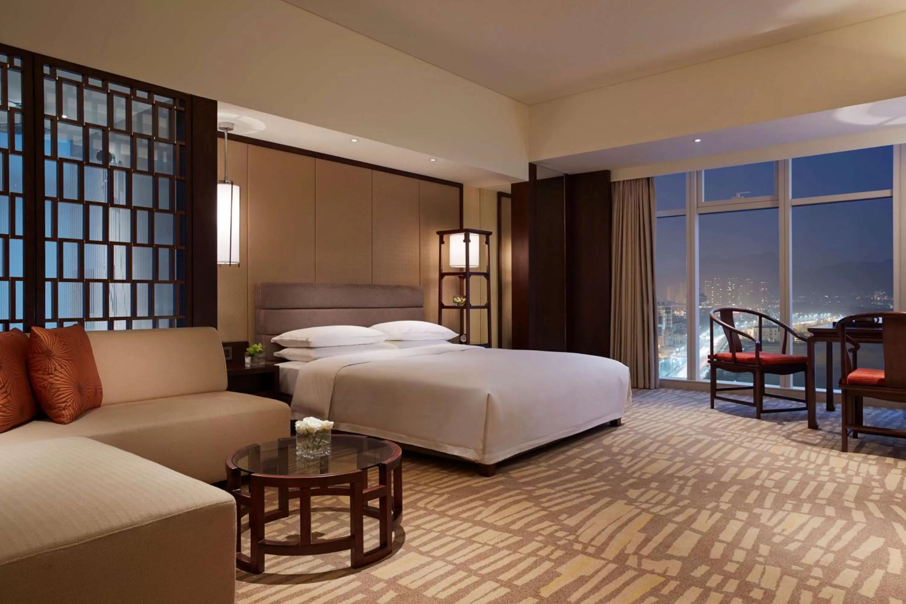 Photo of the whole room, Bed in Hyatt Regency Qingdao - Stone old beach - Exhibition Center