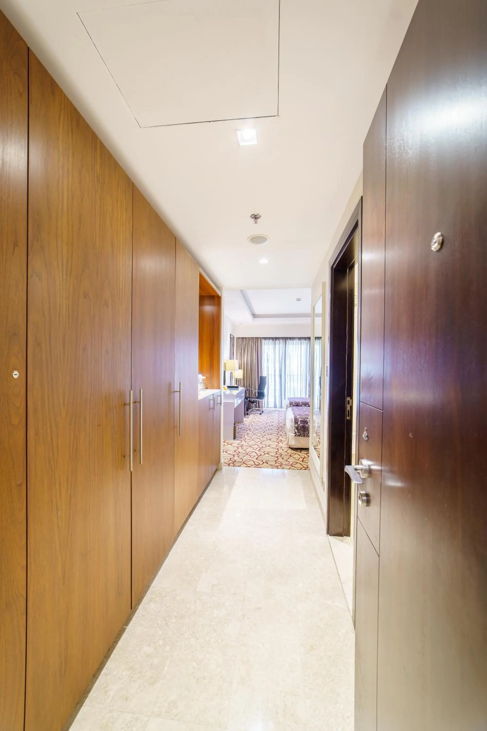 wardrobe in Levatio Hotel Muscat