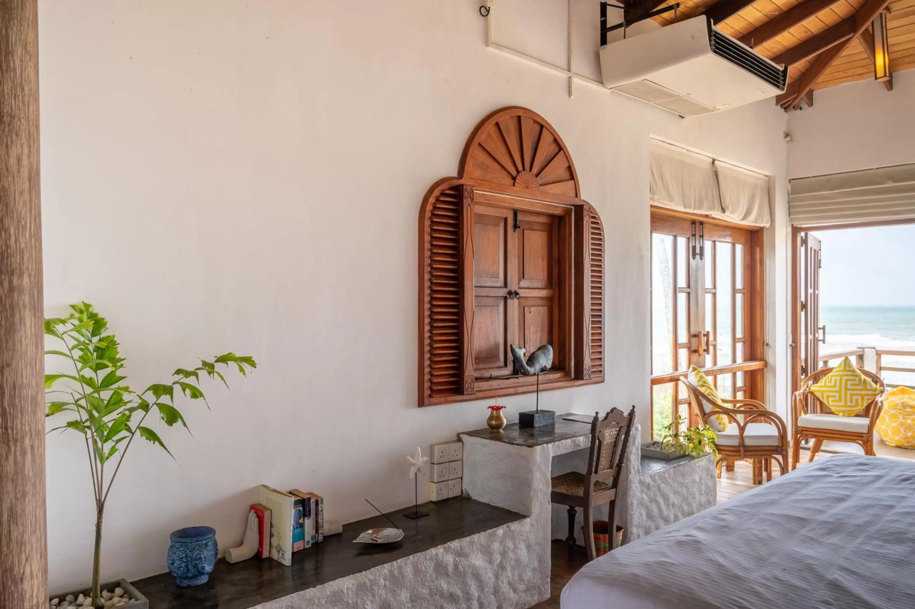 Sānti Beach House with pool & beach