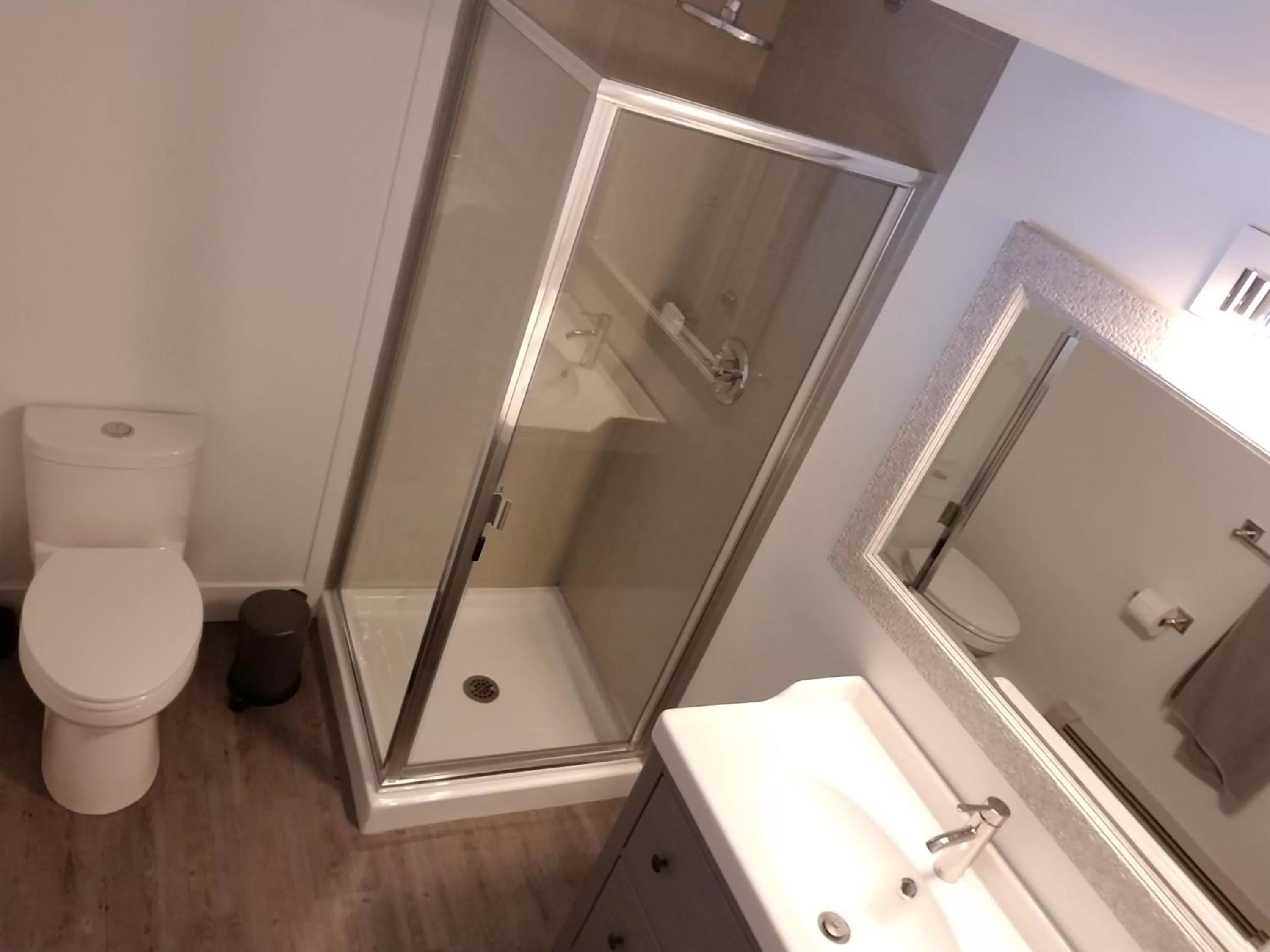 Bathroom in City Gardens Suites B&B