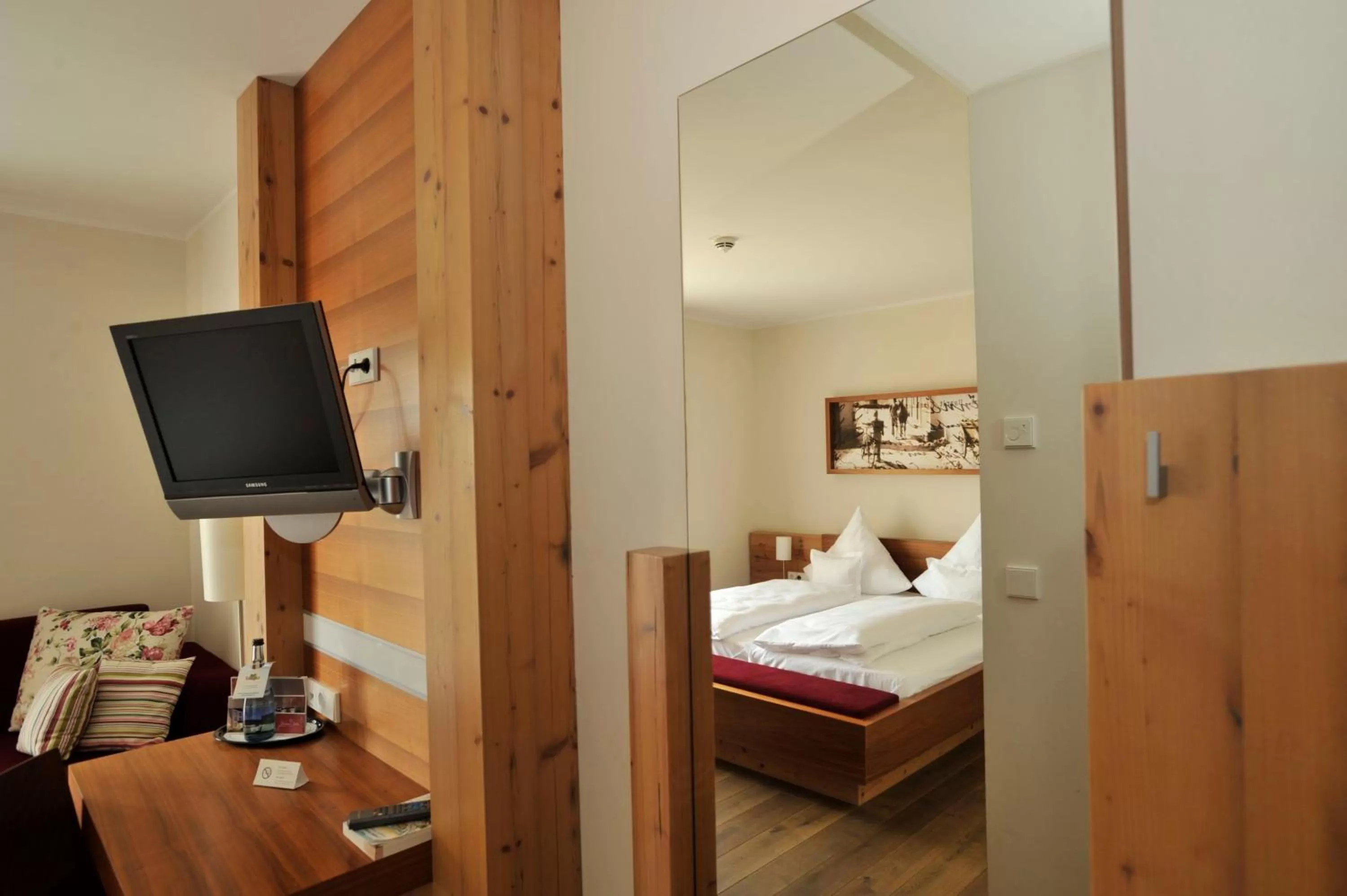 Photo of the whole room, Bed in Hotel Restaurant Zeiskamer Mühle