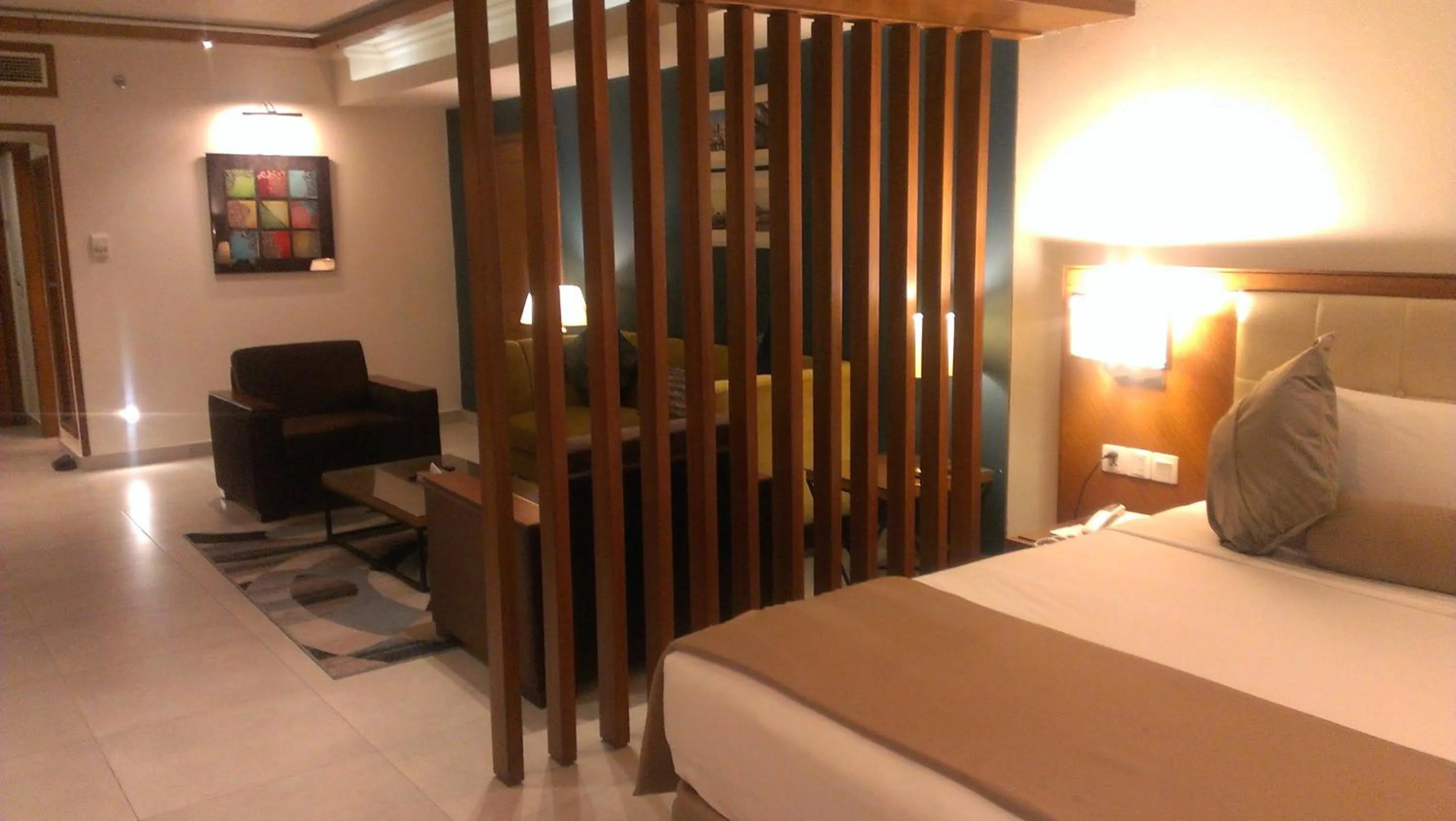 Regent Plaza Hotel & Convention Center