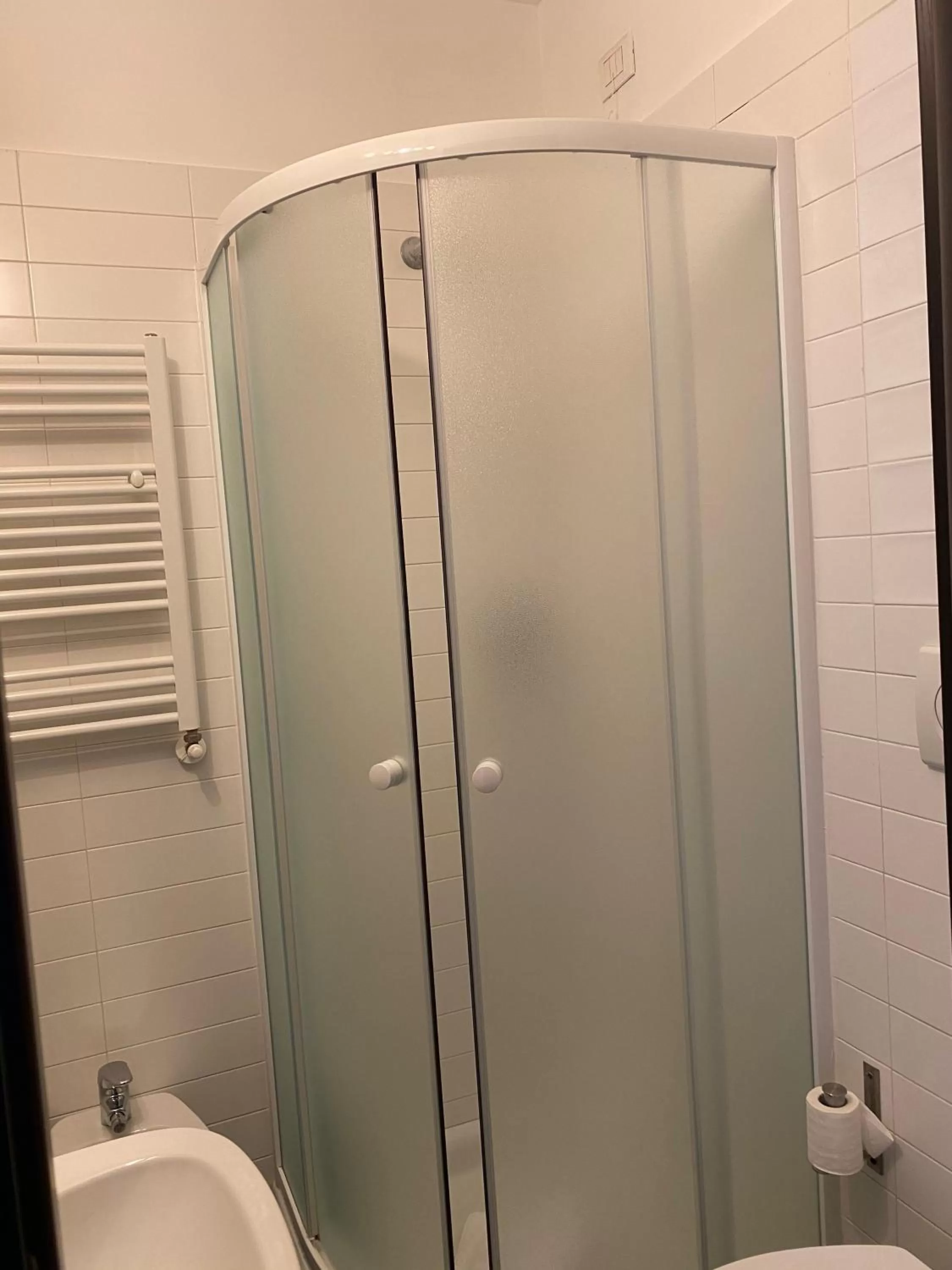 Shower in Guest House Rome by GHOR