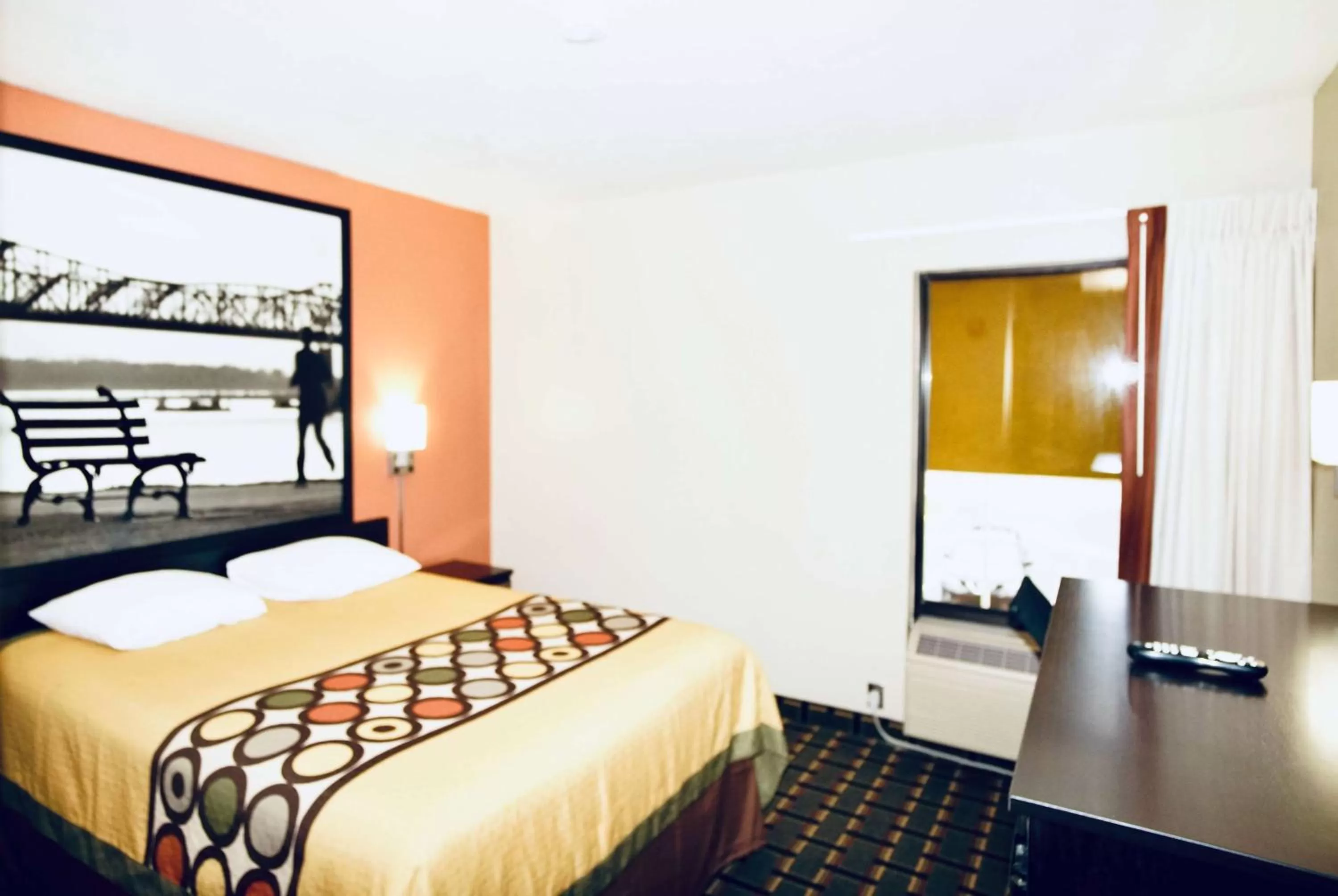 Photo of the whole room, Bed in Super 8 by Wyndham Crossville TN