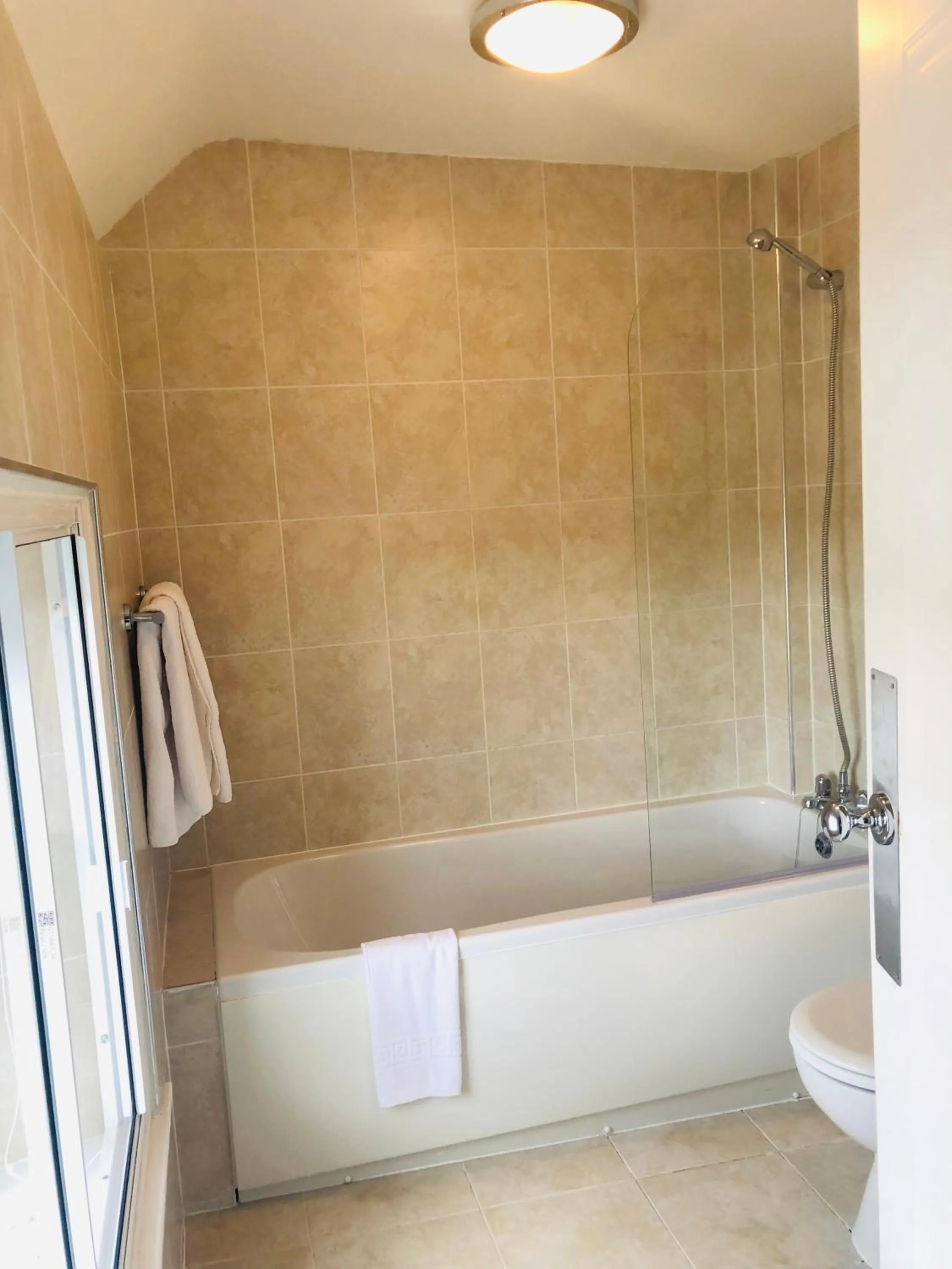 Bathroom in Hardwick Arms Hotel