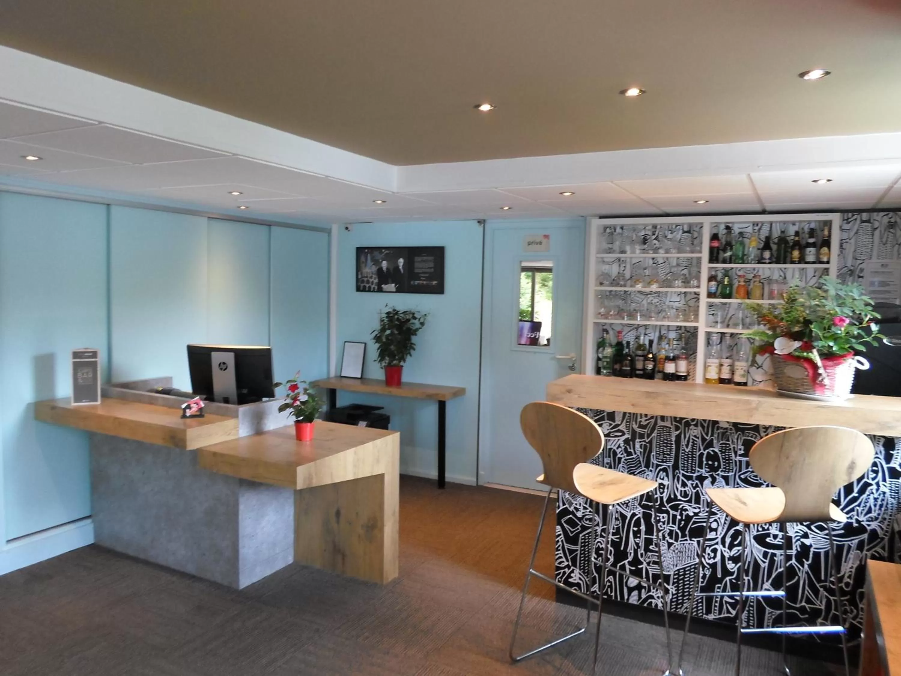 Lounge or bar in ibis les Etangs des Moines