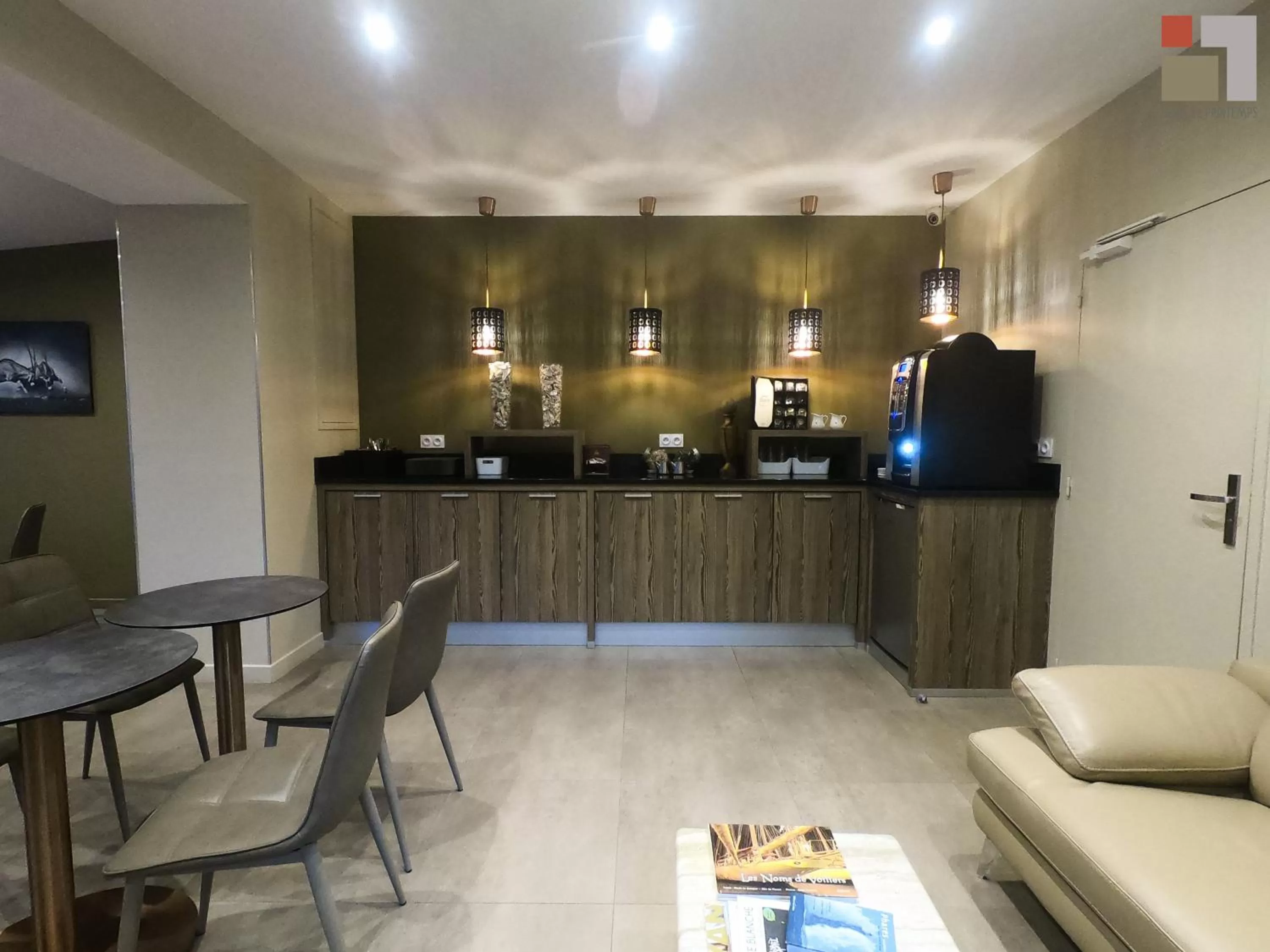 Restaurant/places to eat in Hôtel Le Printemps