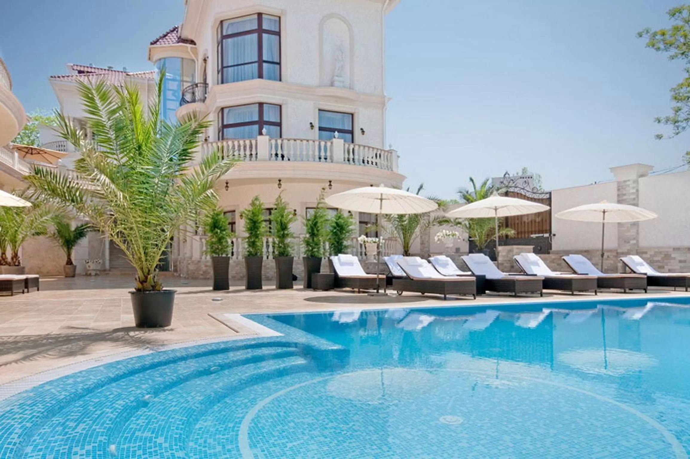 Swimming pool in Villa Le Premier - Maestro