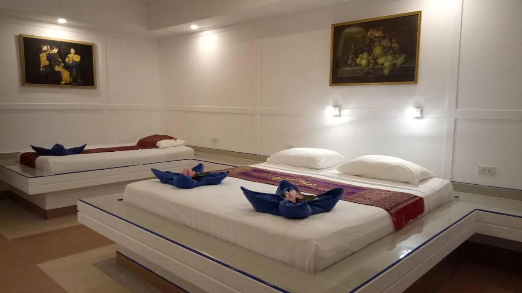 Bed in Lanta Island Resort
