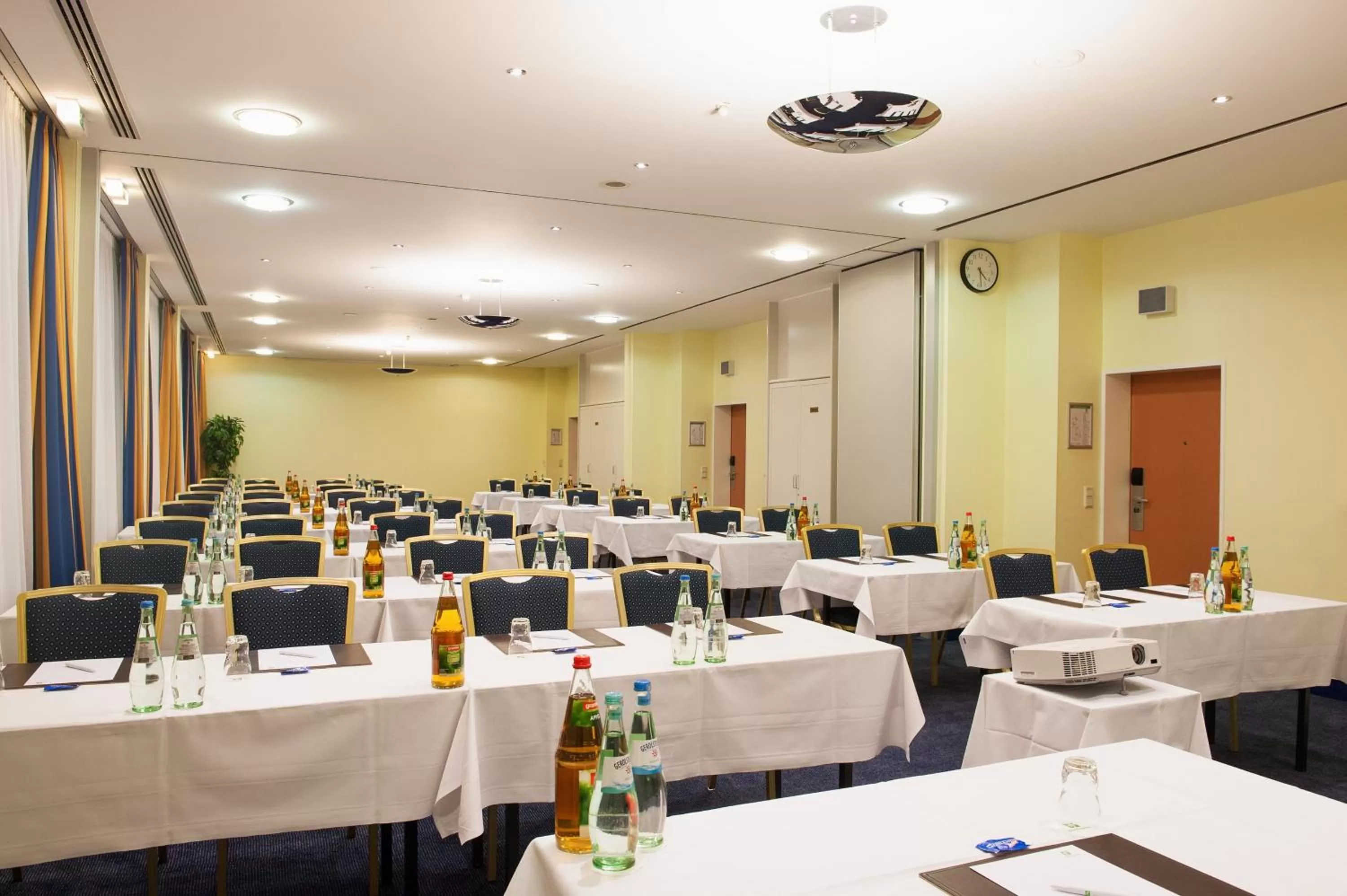 Meeting/conference room in Holiday Inn Munich - South by IHG