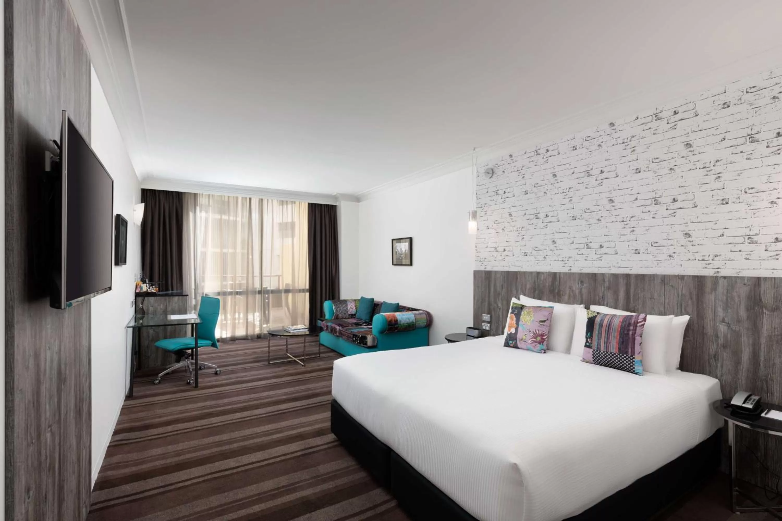 Double or Twin Room with Balcony in Rydges Sydney Central
