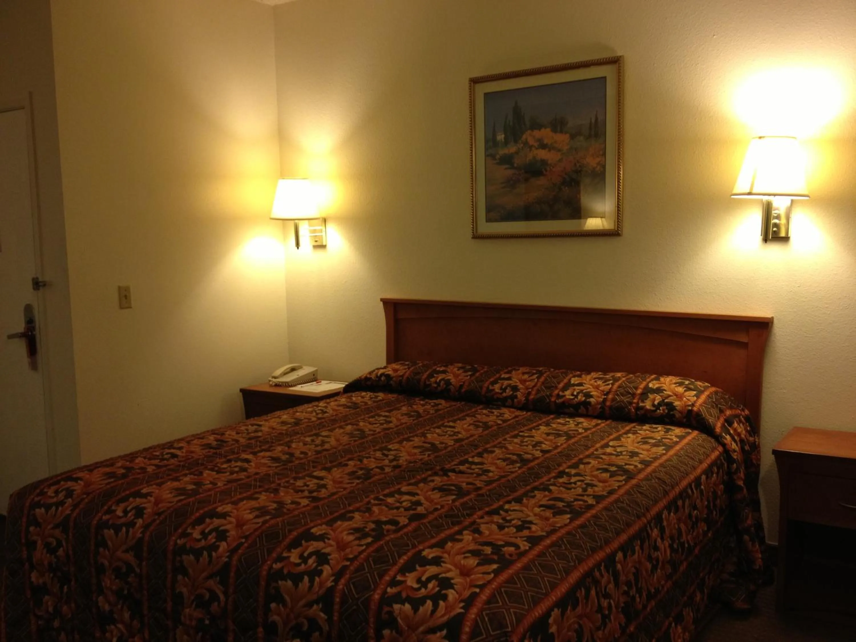 Photo of the whole room in Riverside Inn & Suites