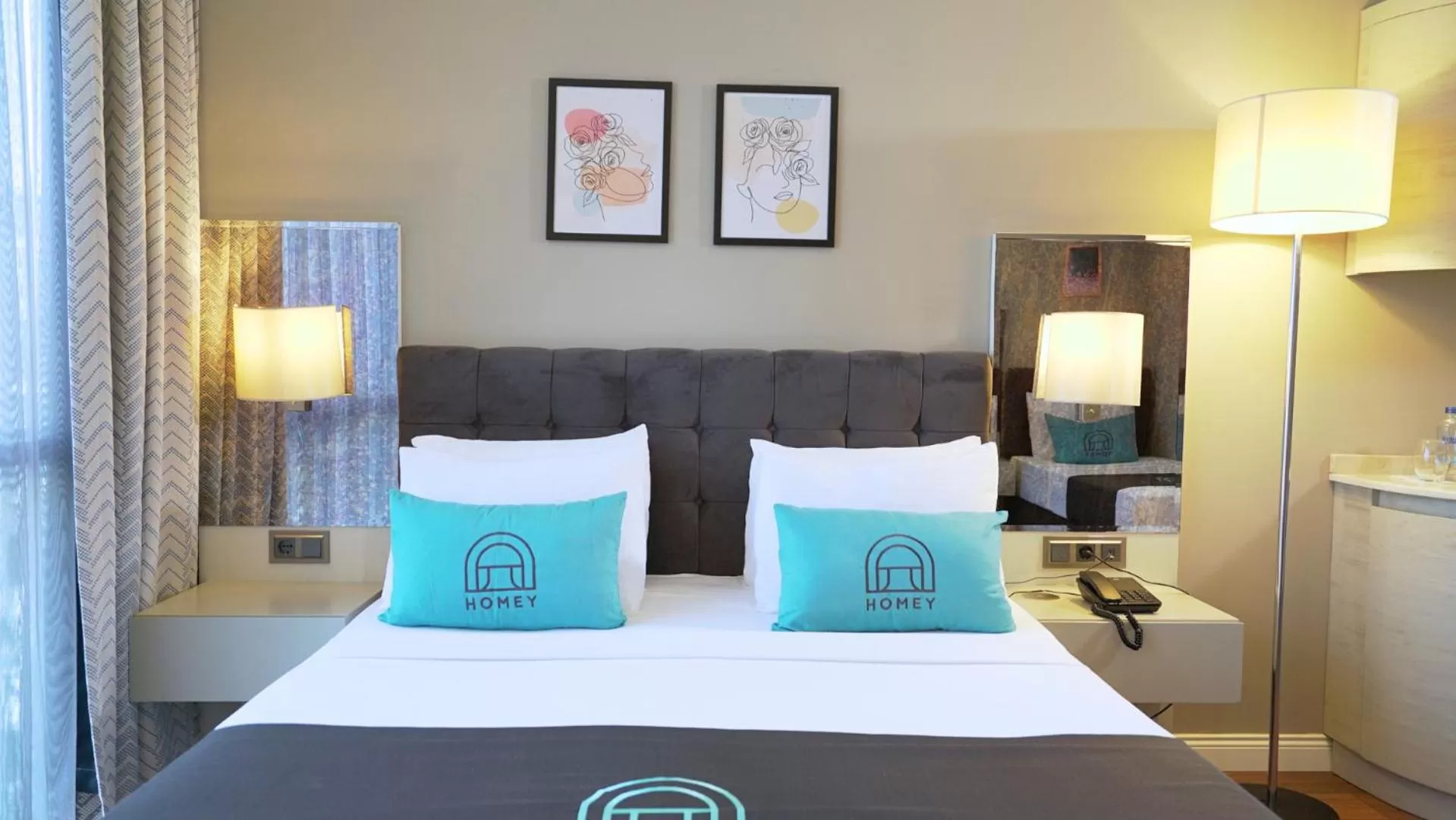 Bed in Homey AirPort Hotel