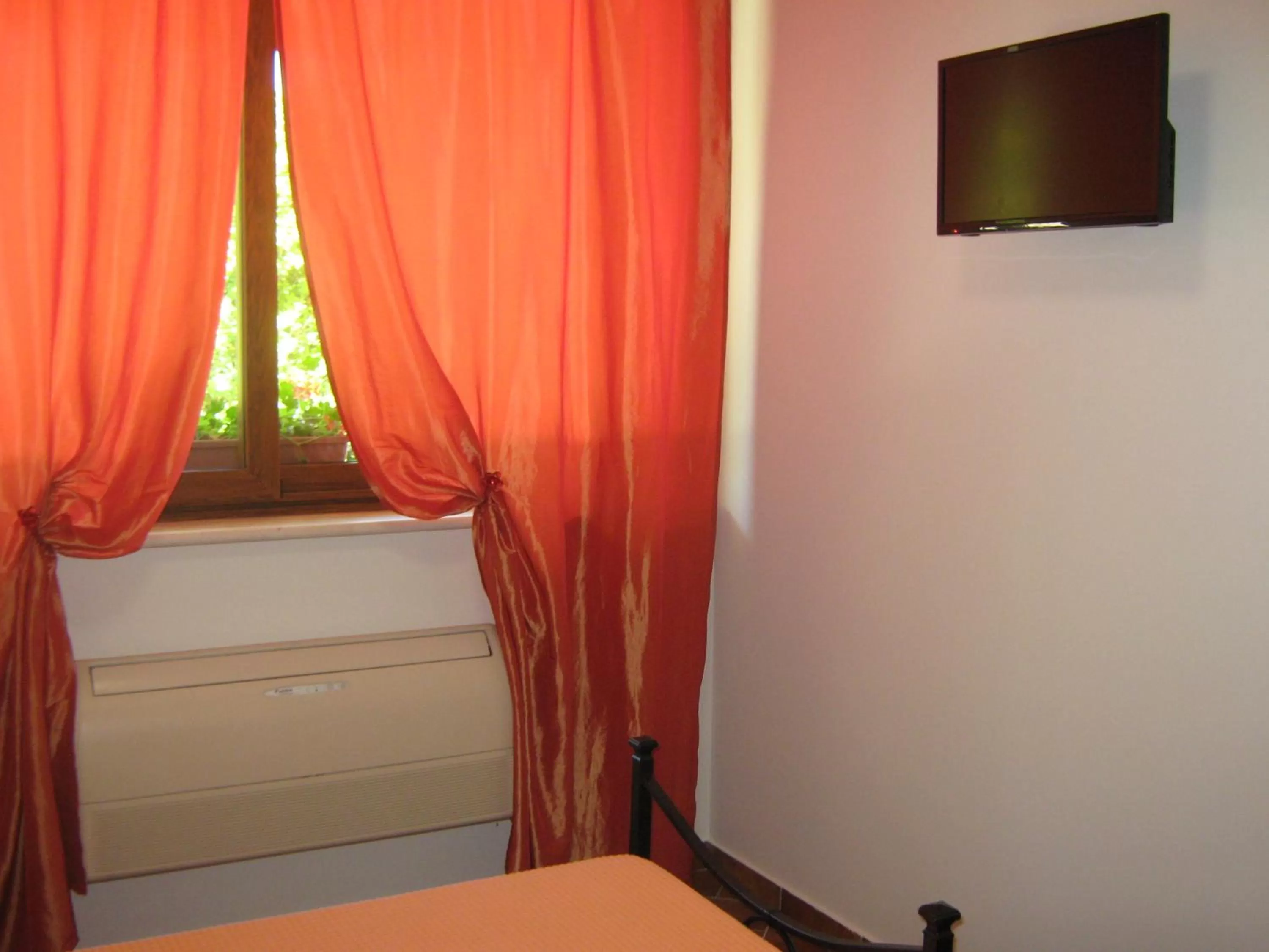 TV and multimedia, TV/Entertainment Center in B & B OASI