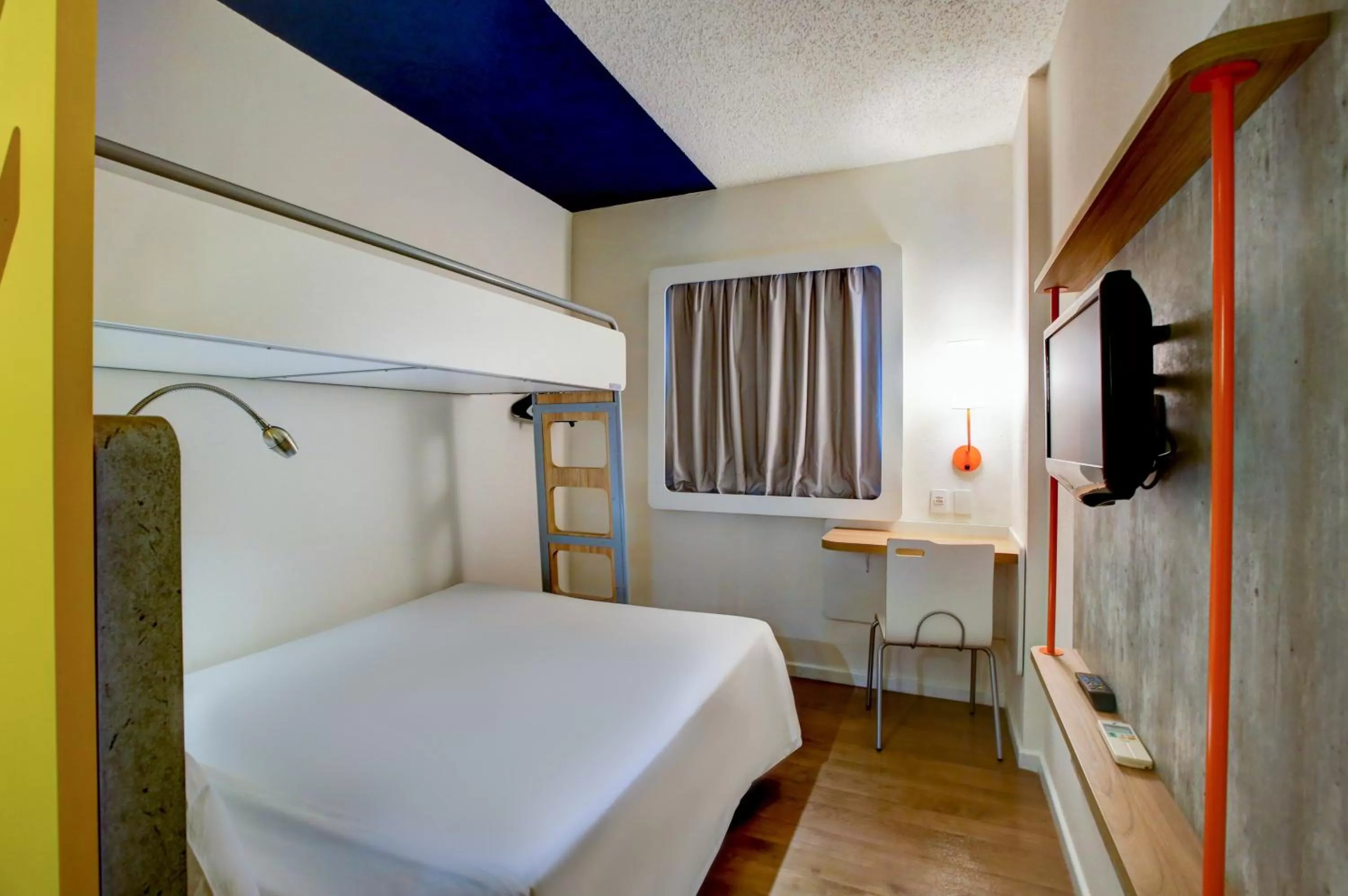 Bed in ibis budget Tambore