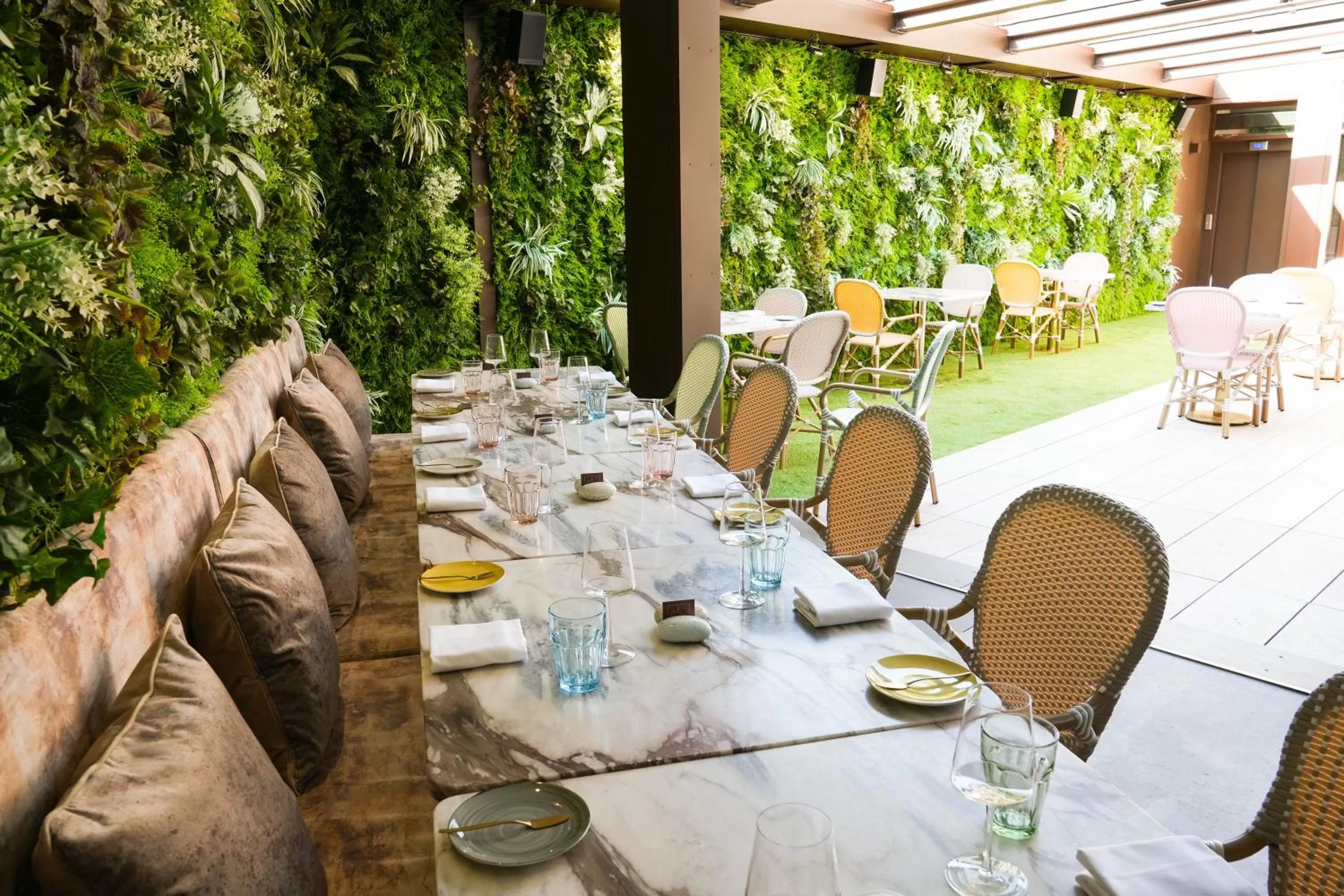 Restaurant/places to eat in Wine & Books Lisboa Hotel