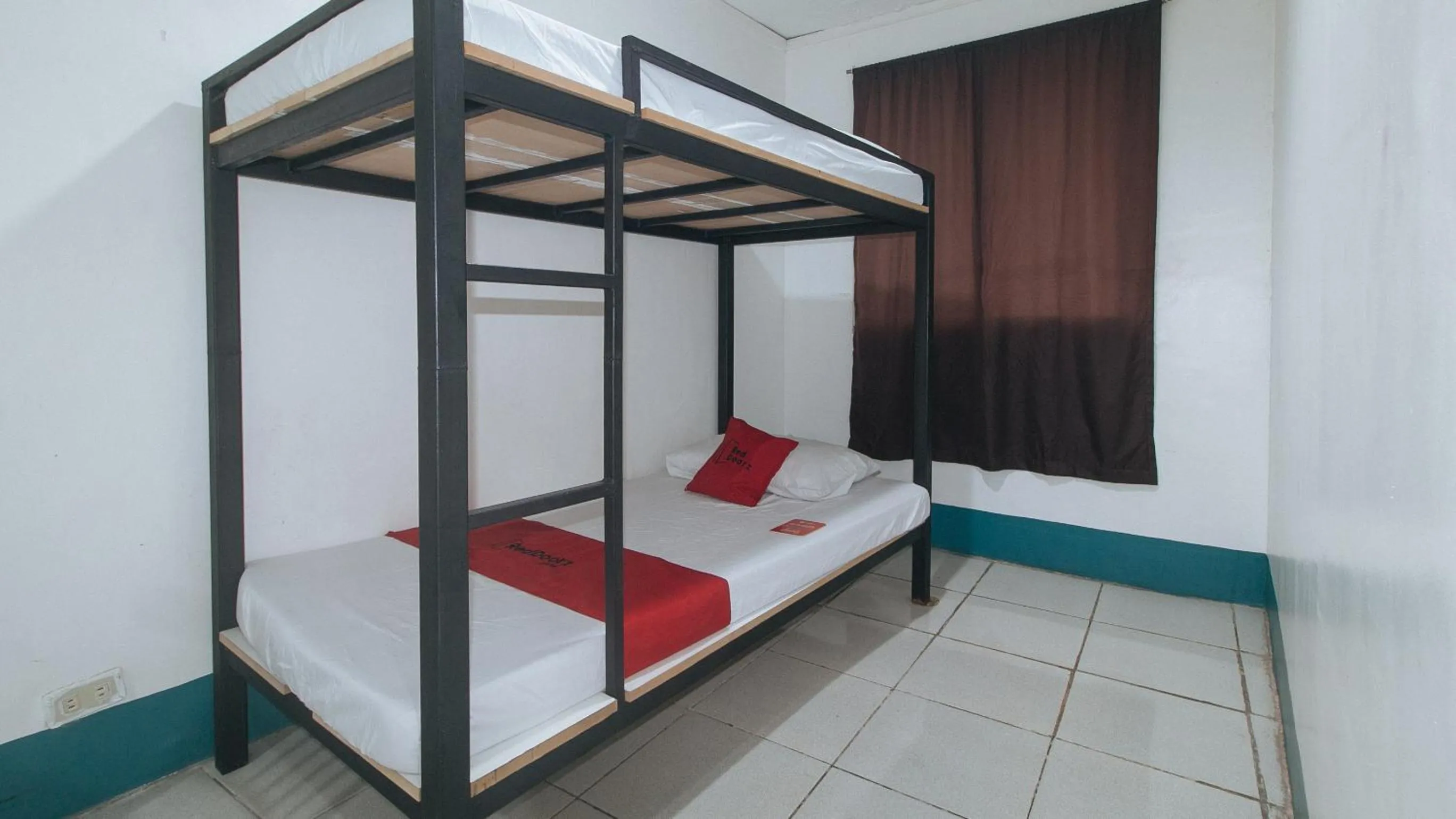 Bed in RedDoorz at Crowne One Condo